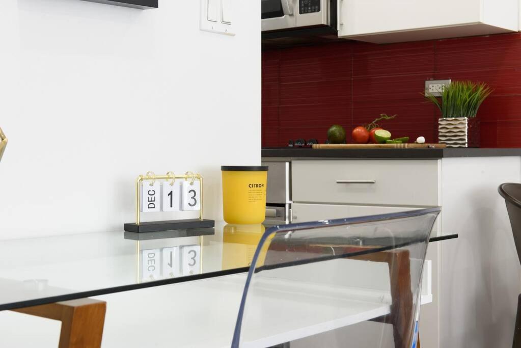 809-2A Gorgeous 1BR New W D Modern Best Location
