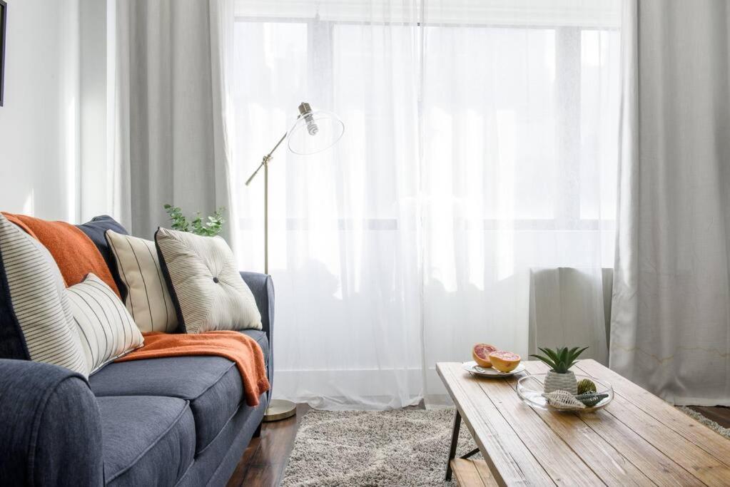 809-2A Gorgeous 1BR New W D Modern Best Location