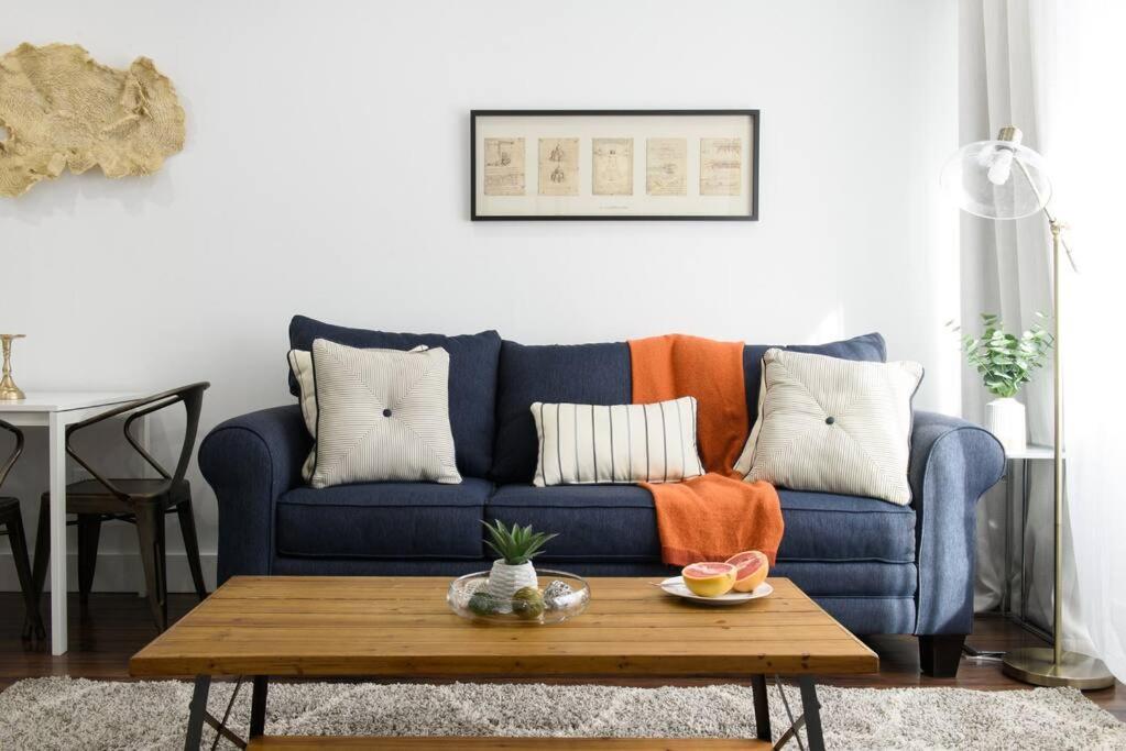 809-2A Gorgeous 1BR New W D Modern Best Location