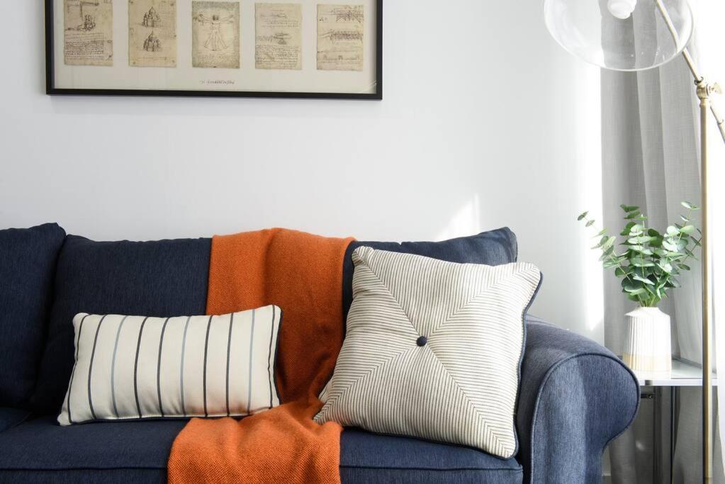 809-2A Gorgeous 1BR New W D Modern Best Location