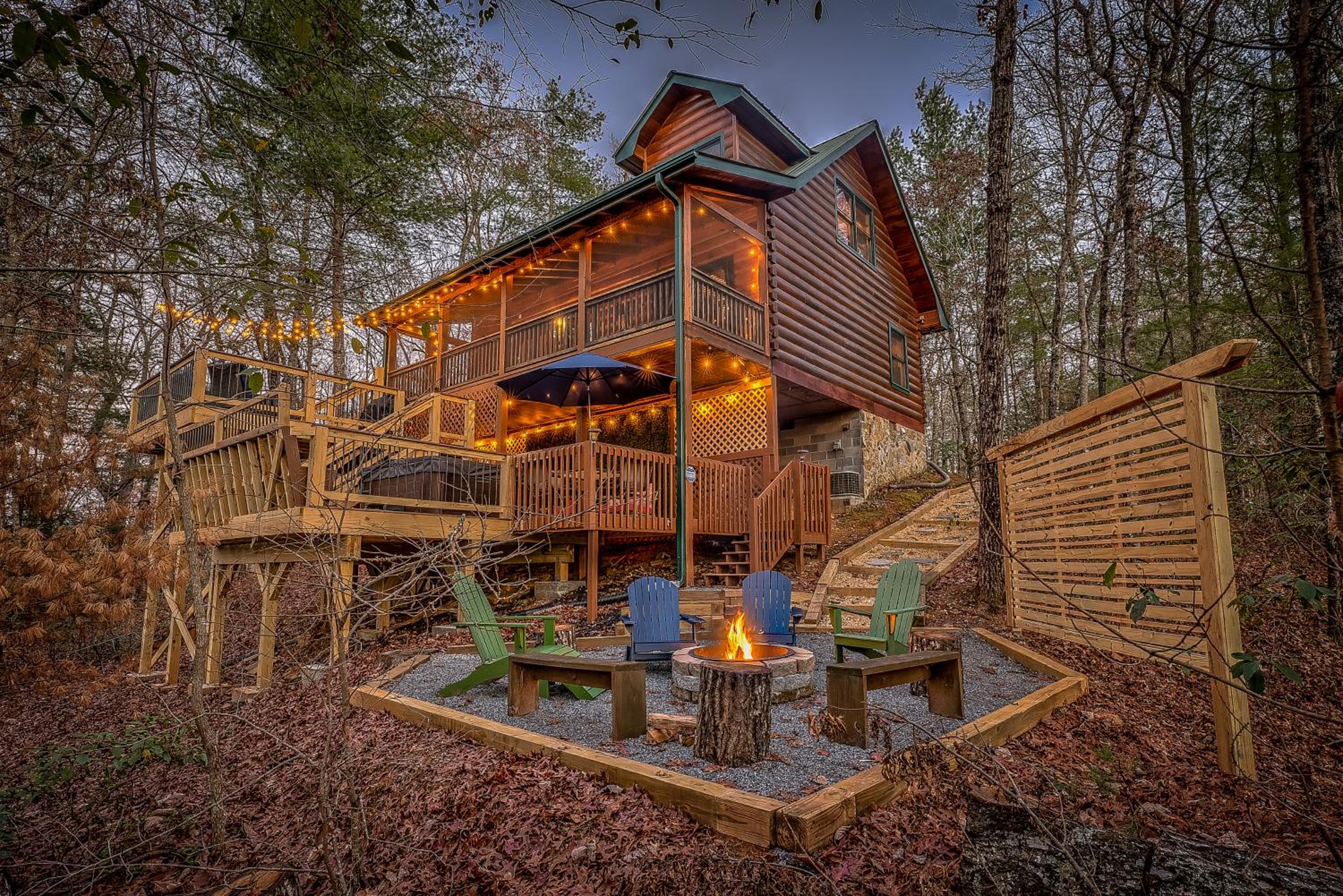 Hotel New! Treetop Cabin - Hot Tub, Firepit & Fast Wifi
