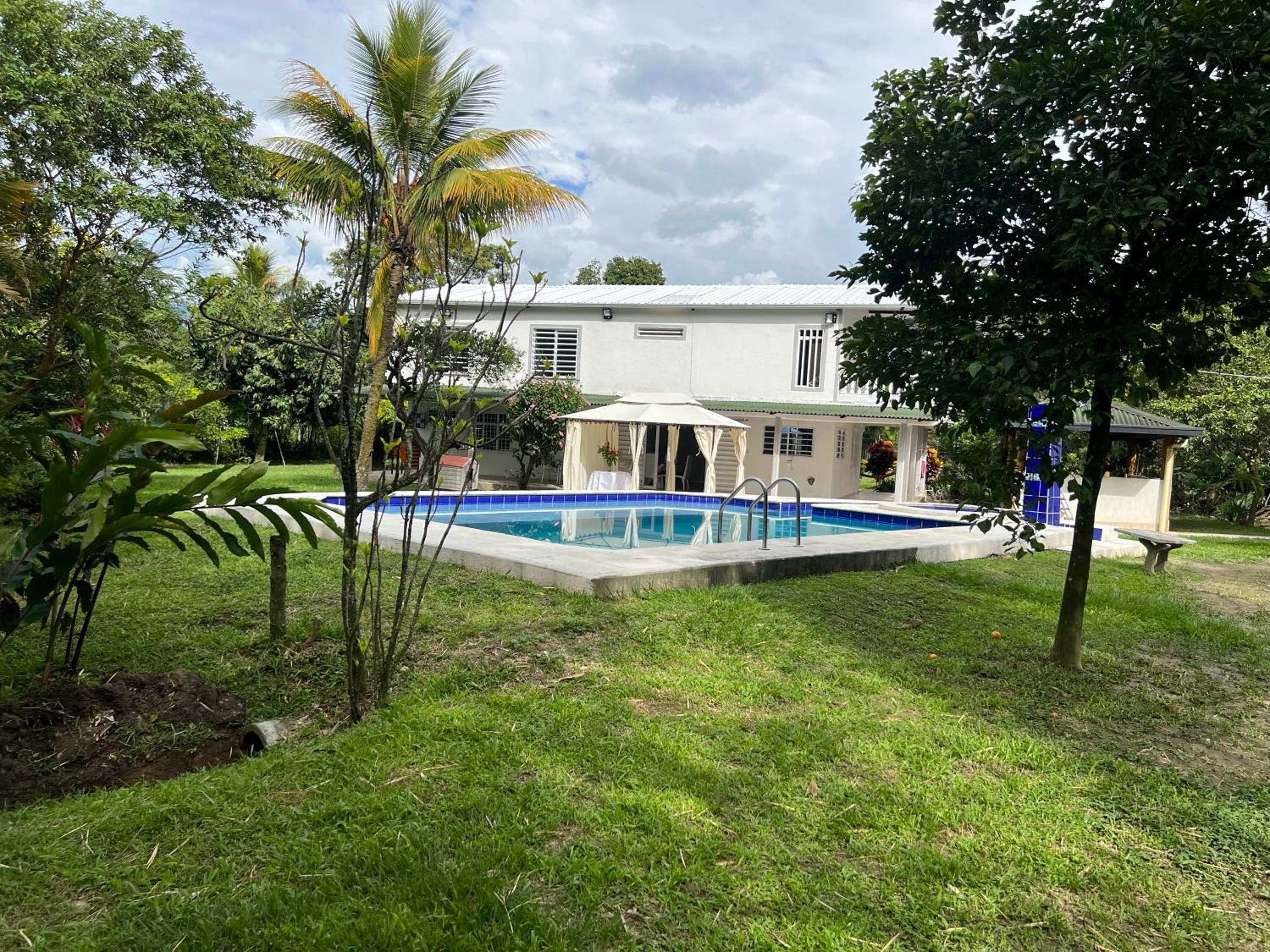 Casa campestre con piscina y jacuzzi cerca a Ginebra Valle del Cauca