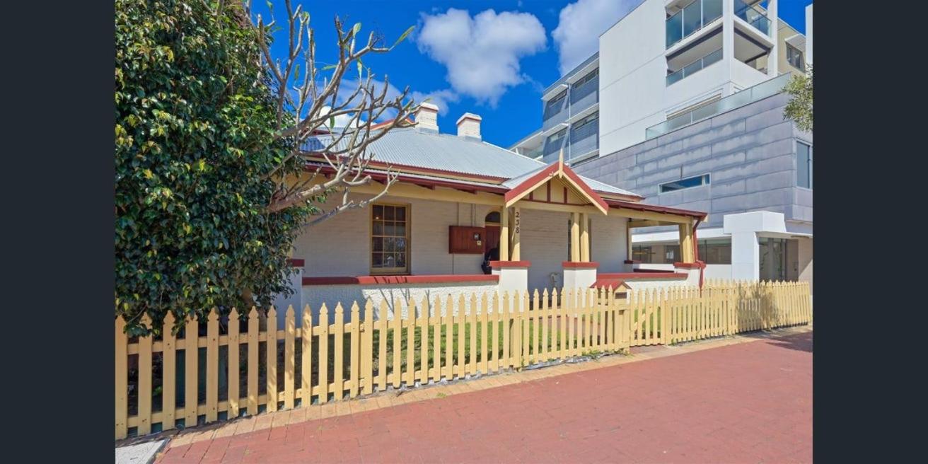 Emu Backpackers Perth - note - Valid Passport required for check in