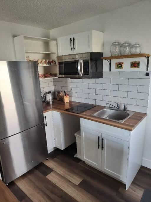Tranquil & Tasteful One Bdrm Private Suite NE