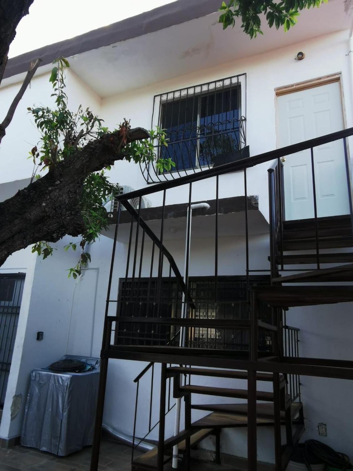 Hotel La casita del árbol, amplia y cómoda en barrio familiar - Image 1