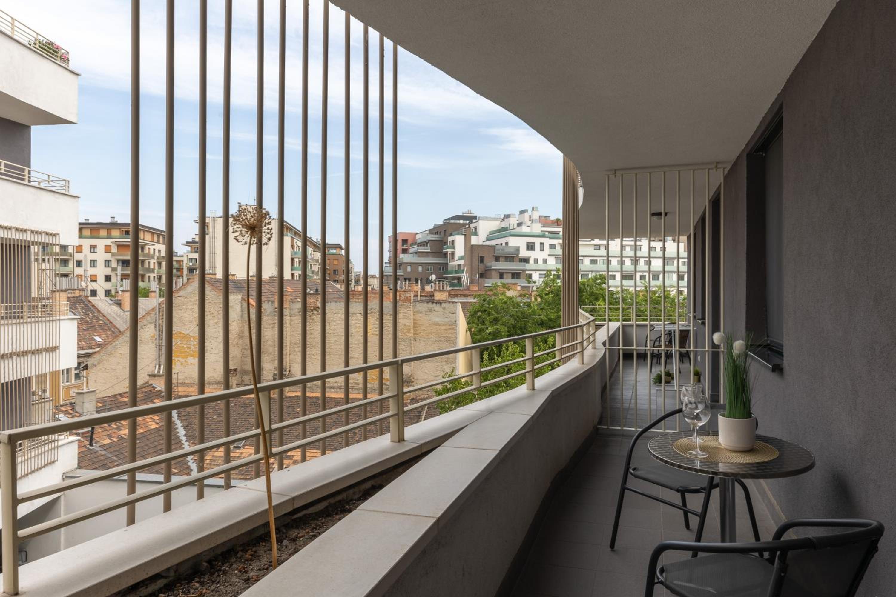 LÉO Apartment view 5
