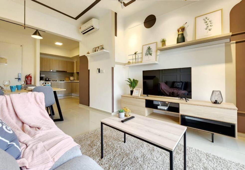 5 Min to GM Klang/1-5 Pax/Modern Design /Netflix photo 8