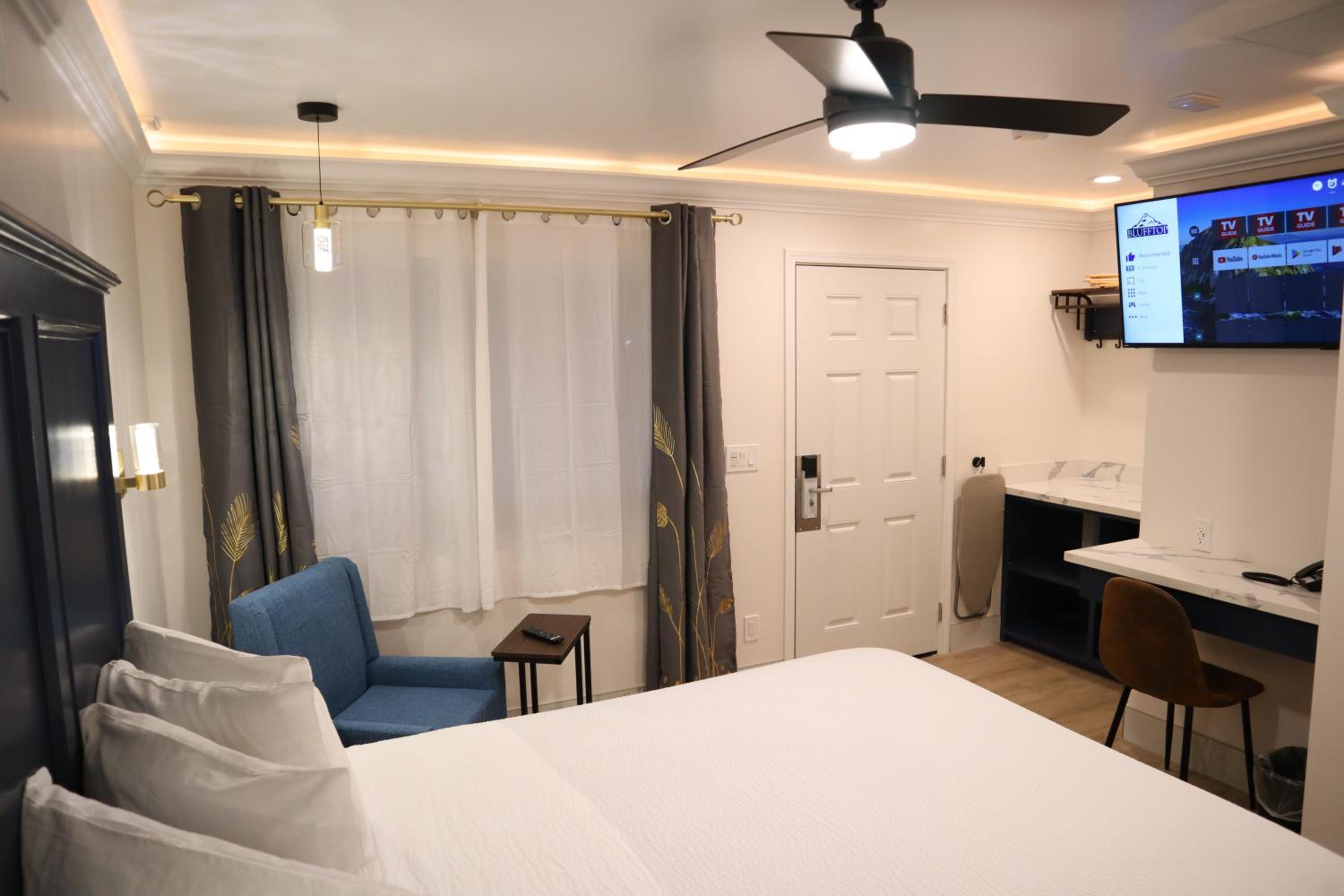 Blufftop Inn & Suites - Wharf/Restaurant District 12
