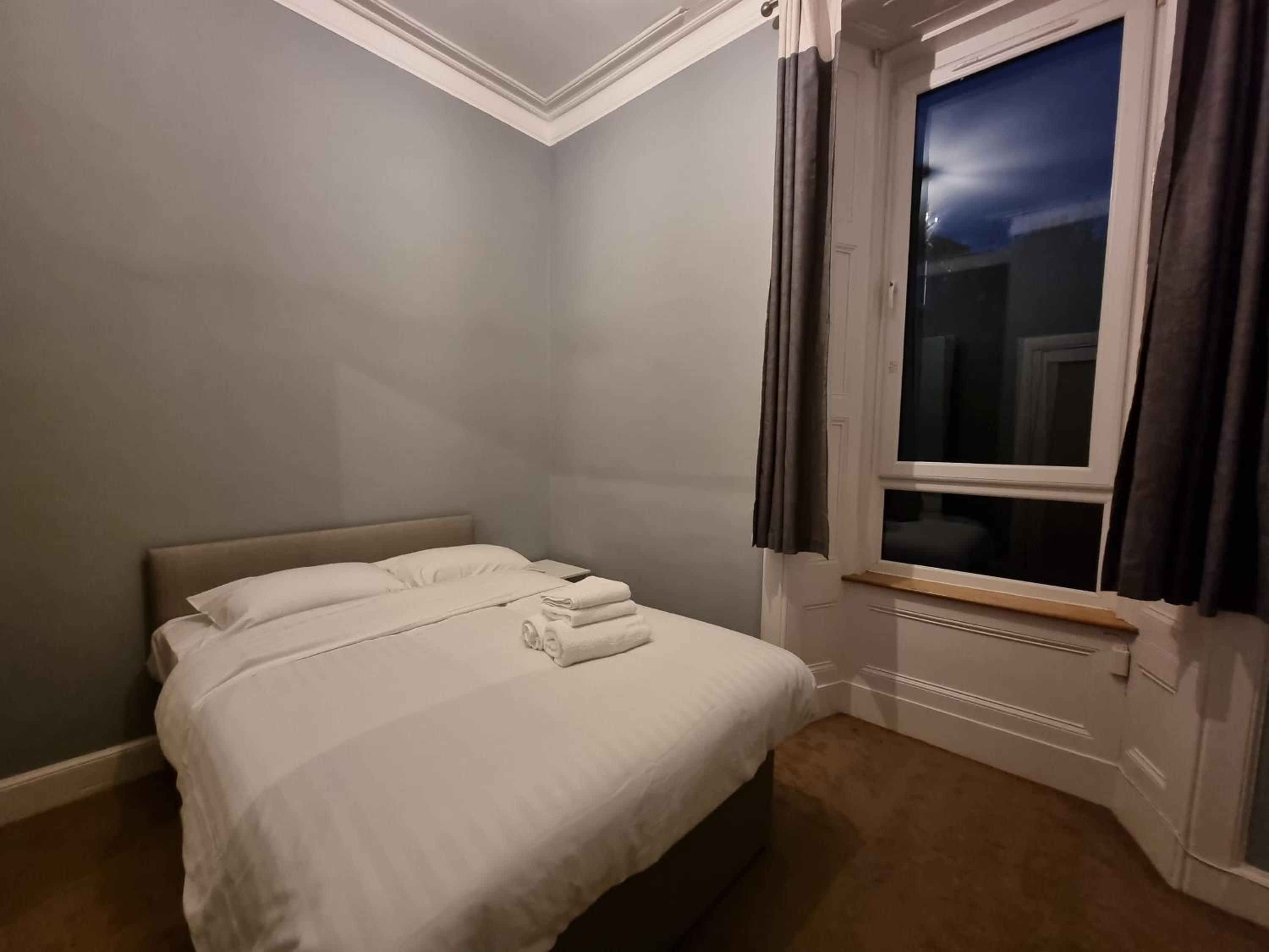Bright 3 Bedroom Edinburgh City Apt photo 5