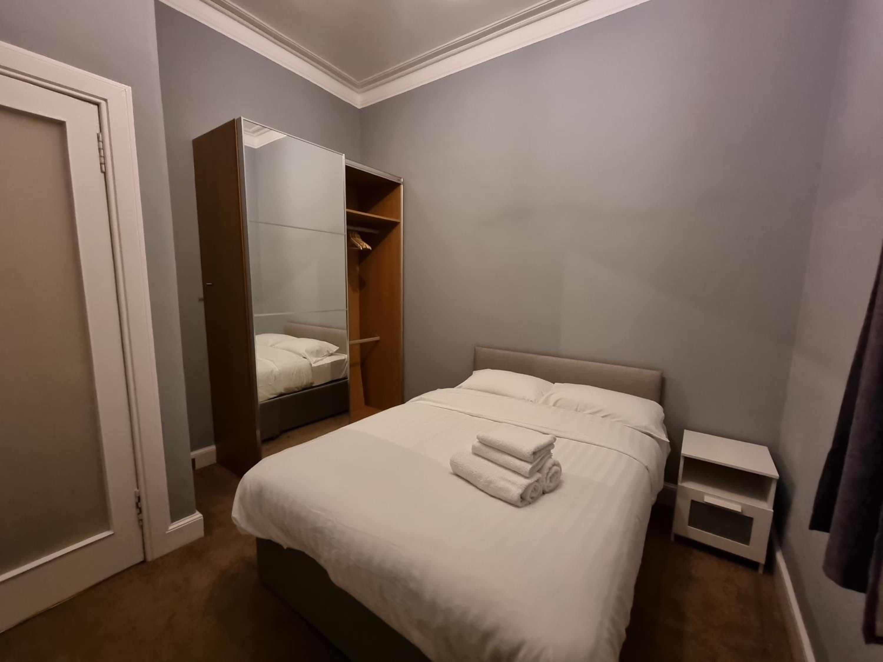 Bright 3 Bedroom Edinburgh City Apt photo 2