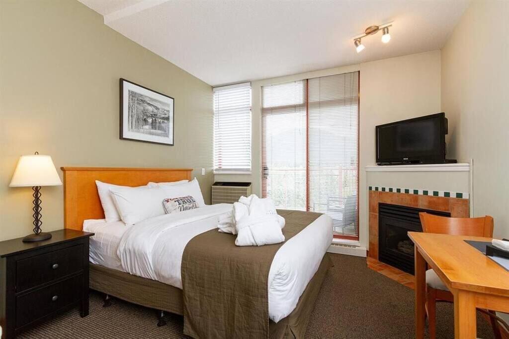 Hotel Couples’ Studio In Whistler Village