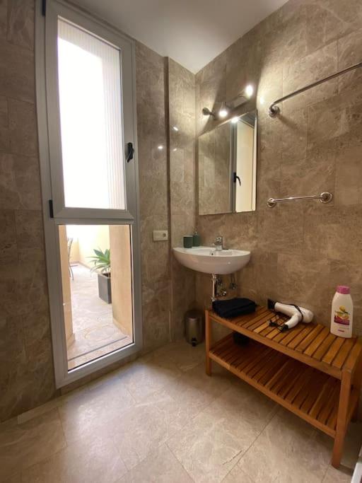 2 Bedrooms and sofa bed flat by Wayra Tarifa view 3