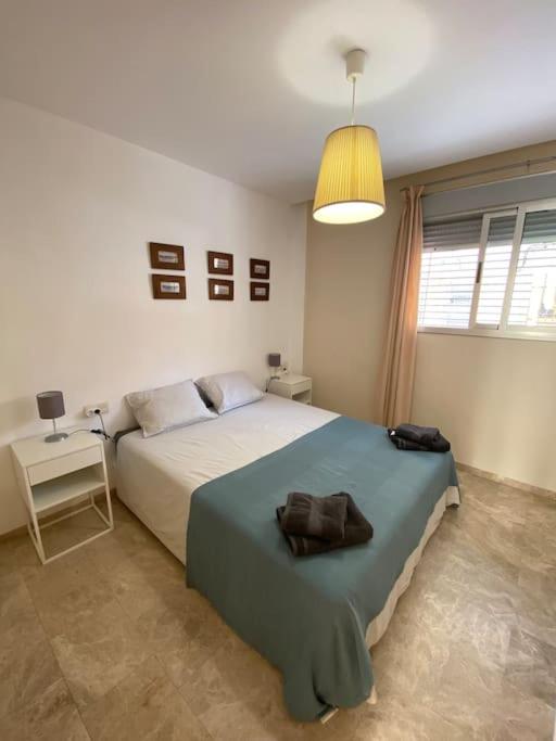 2 Bedrooms and sofa bed flat by Wayra Tarifa view 4