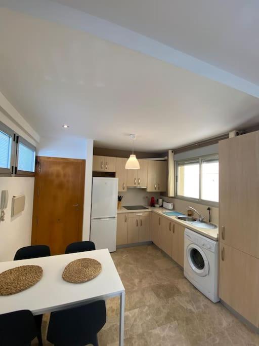 2 Bedrooms and sofa bed flat by Wayra Tarifa view 5