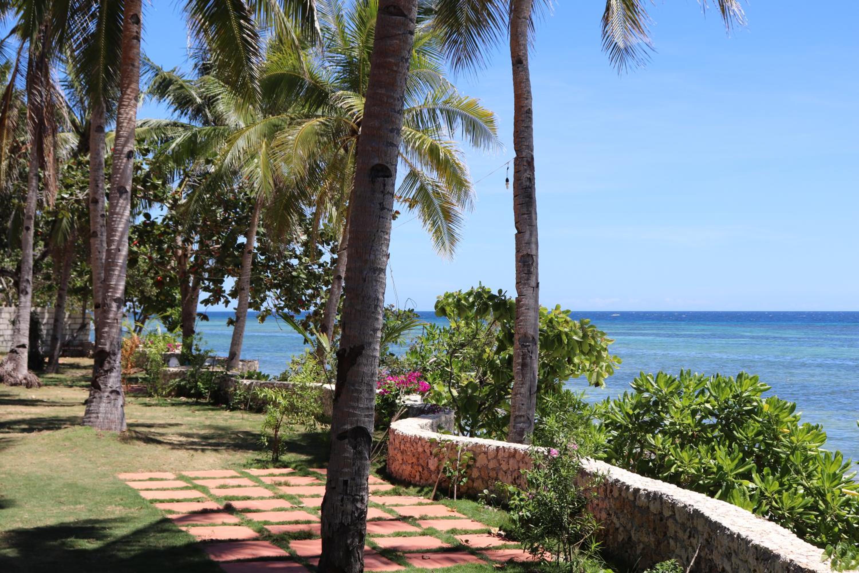 Island View Beachfront Resort