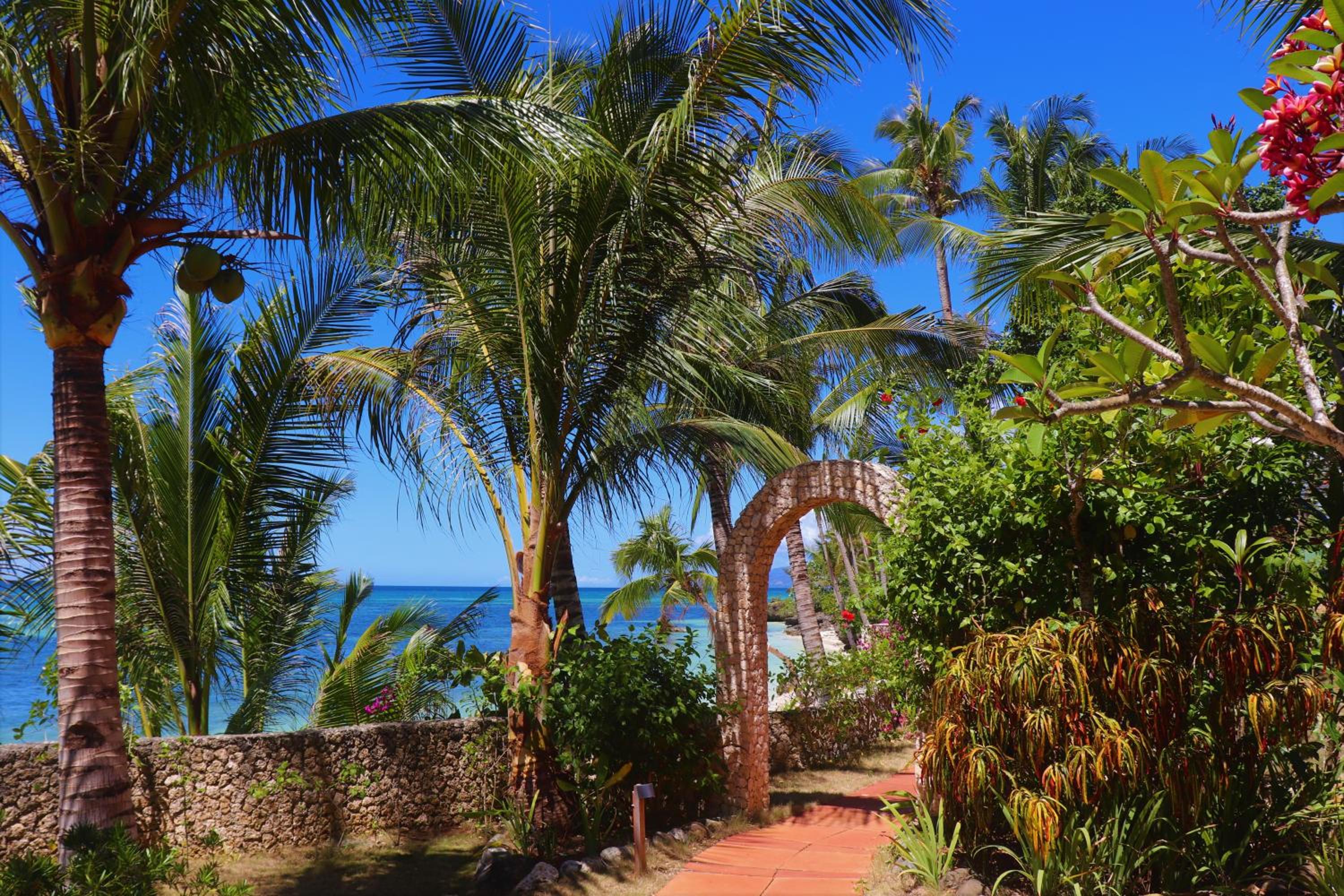 Island View Beachfront Resort