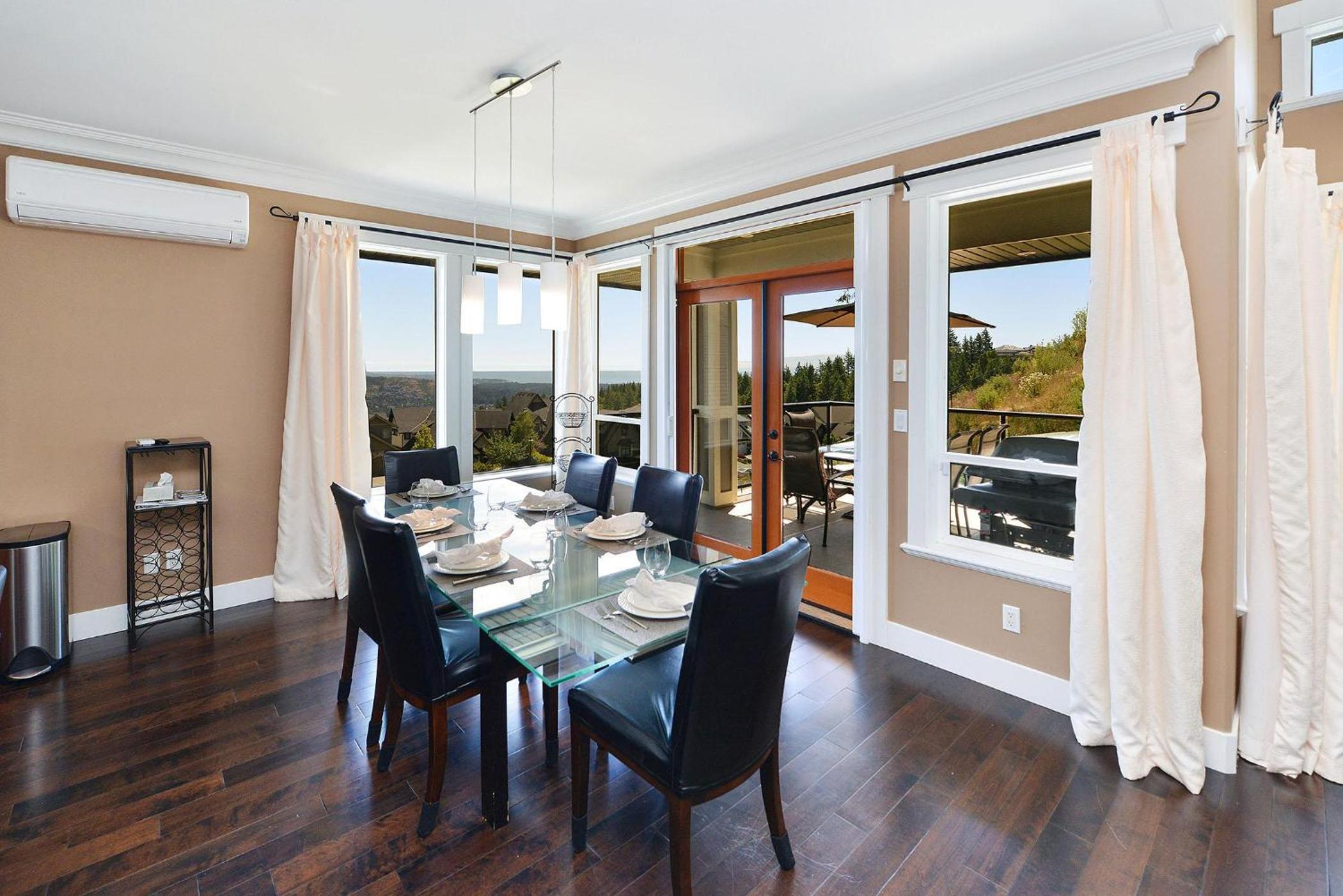 Nature's Gate Executive Estate by EMR Vacation Rentals