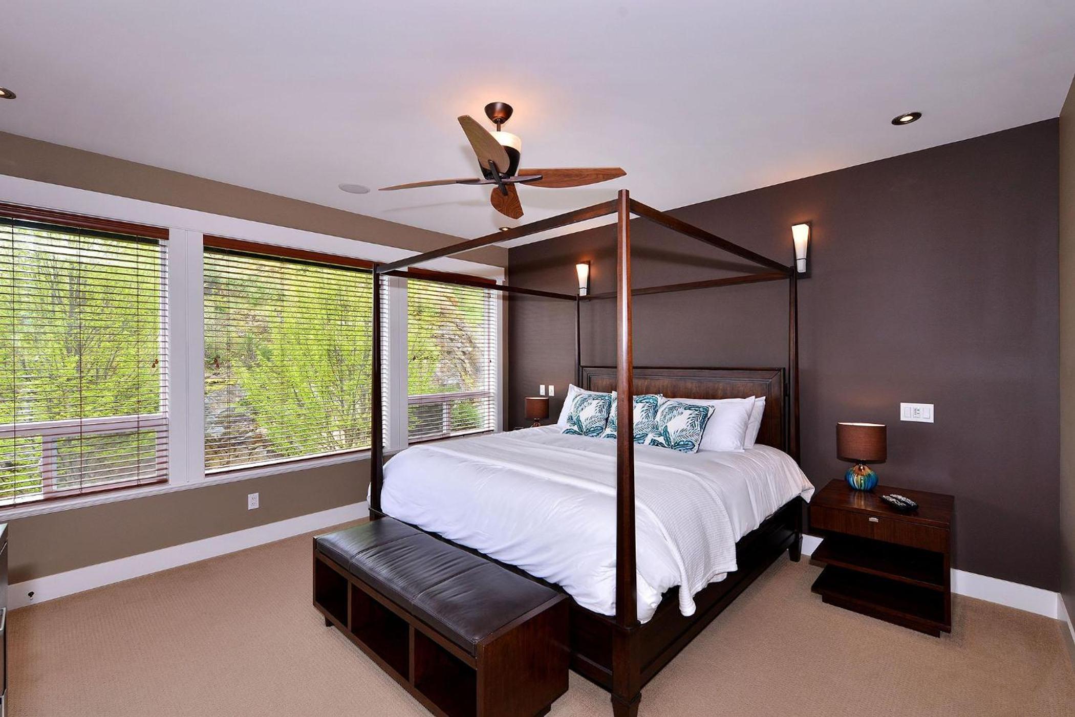 Nature's Gate Executive Estate by EMR Vacation Rentals