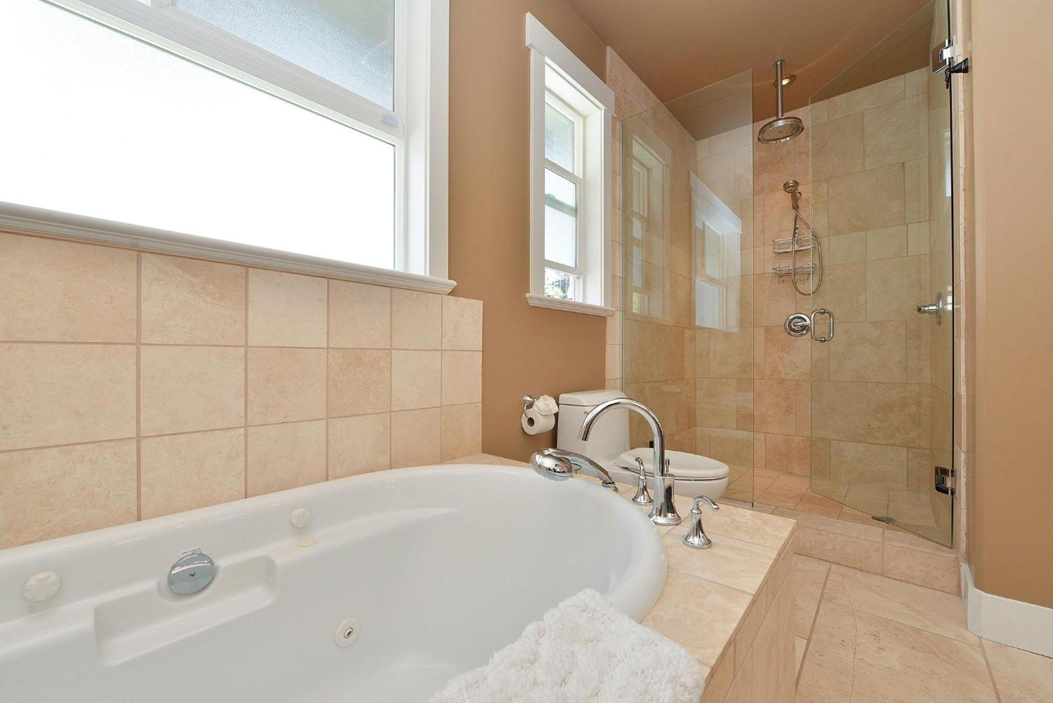 Nature's Gate Executive Estate by EMR Vacation Rentals