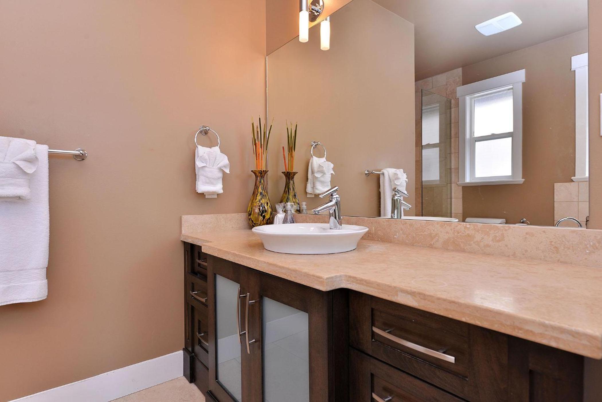 Nature's Gate Executive Estate by EMR Vacation Rentals