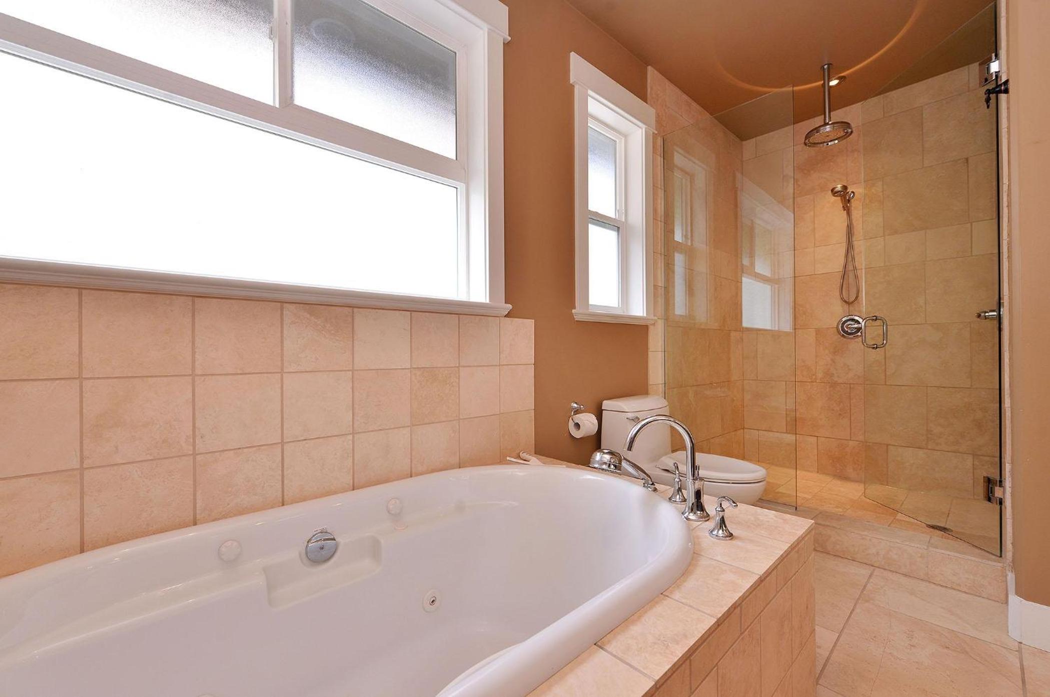 Nature's Gate Executive Estate by EMR Vacation Rentals