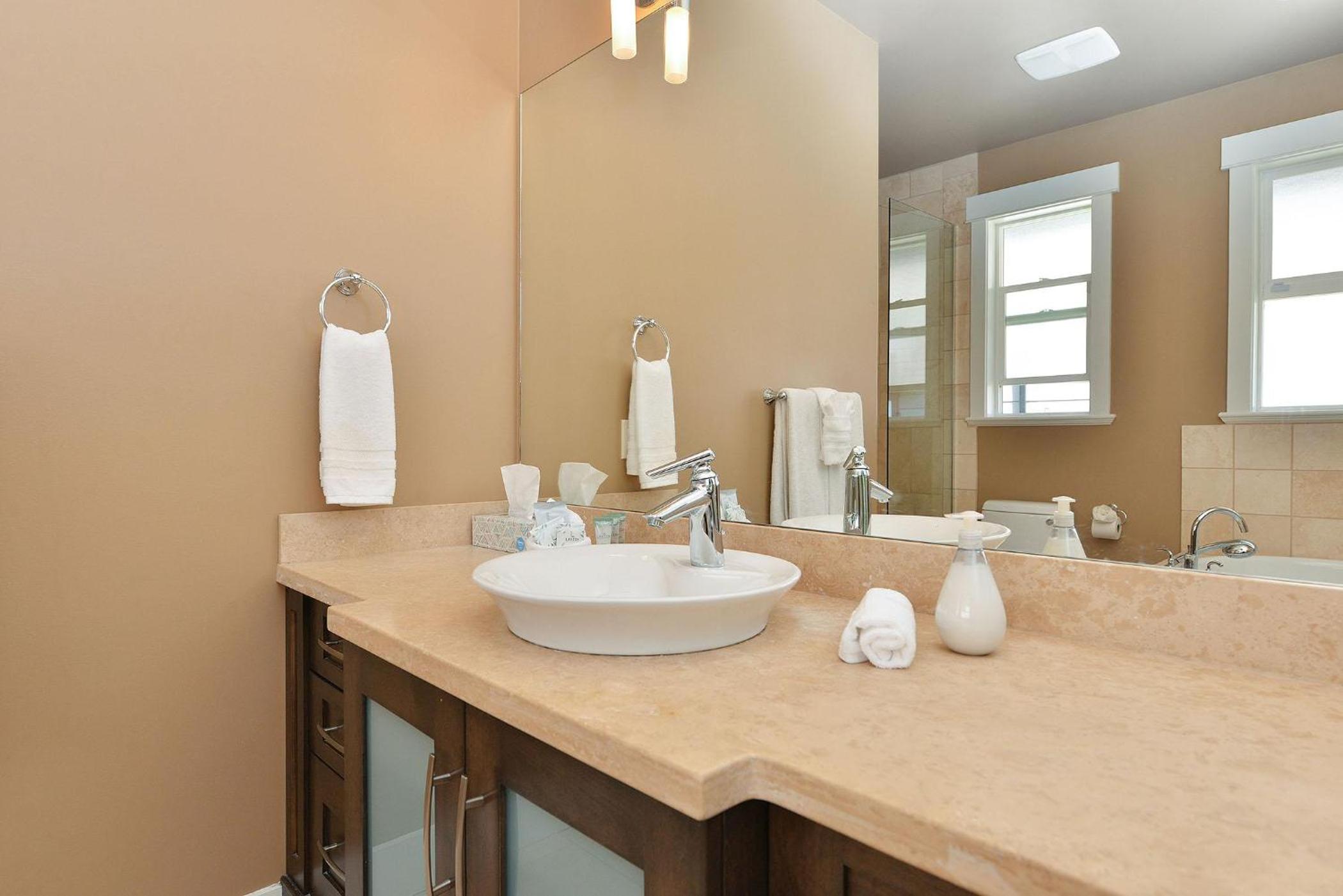Nature's Gate Executive Estate by EMR Vacation Rentals