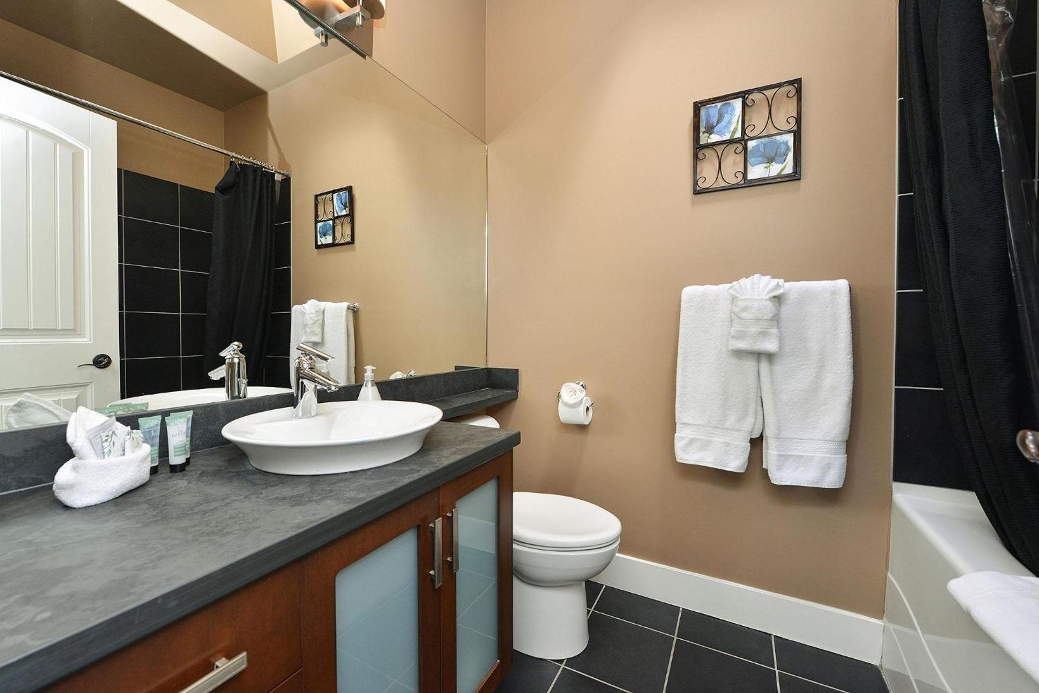 Nature's Gate Executive Estate by EMR Vacation Rentals