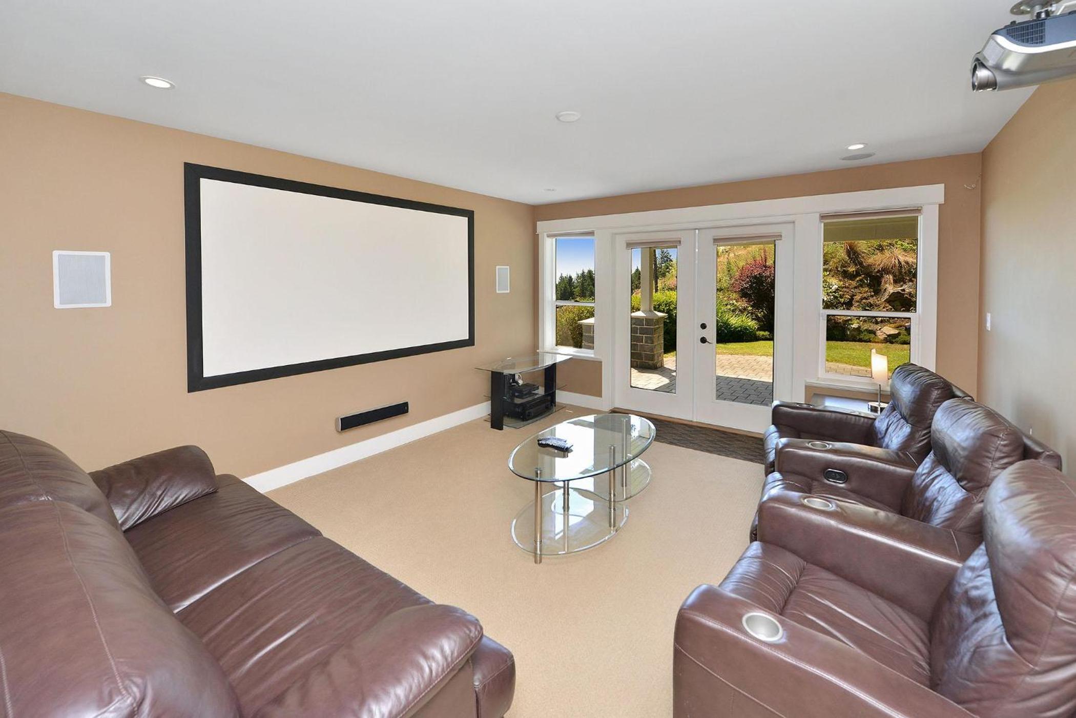 Nature's Gate Executive Estate by EMR Vacation Rentals