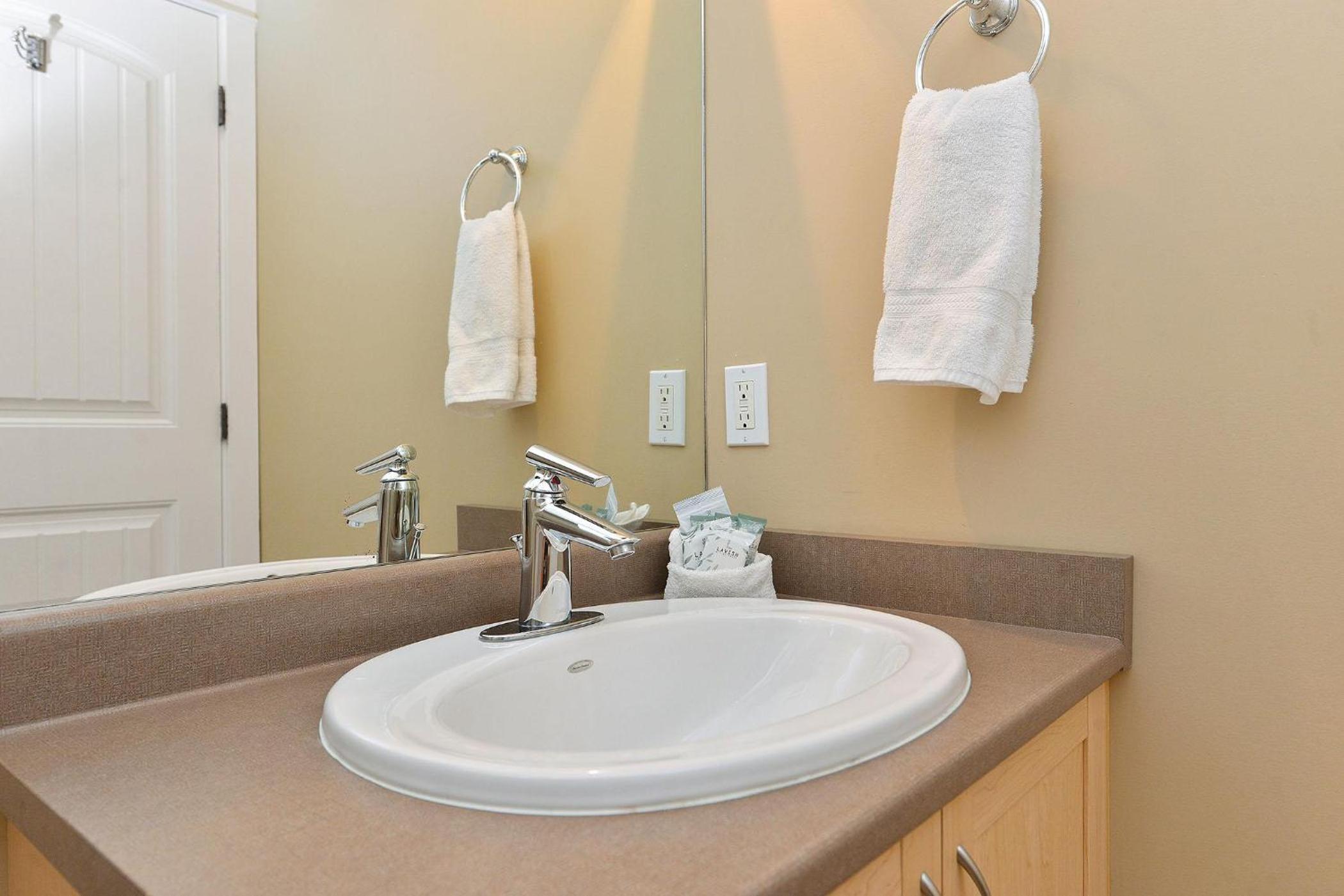 Nature's Gate Executive Estate by EMR Vacation Rentals