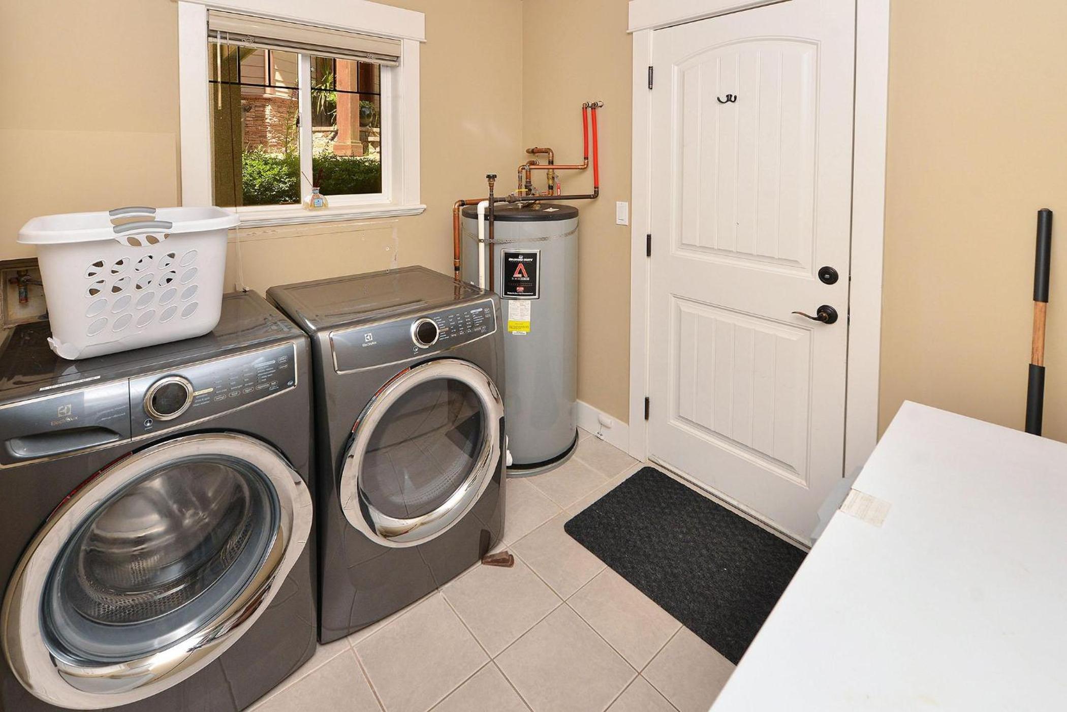 Nature's Gate Executive Estate by EMR Vacation Rentals