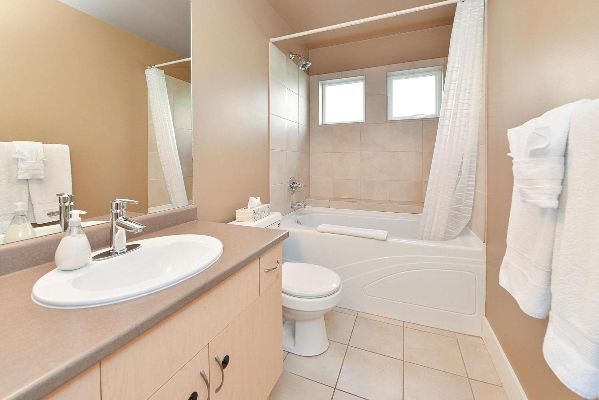 Nature's Gate Executive Estate by EMR Vacation Rentals