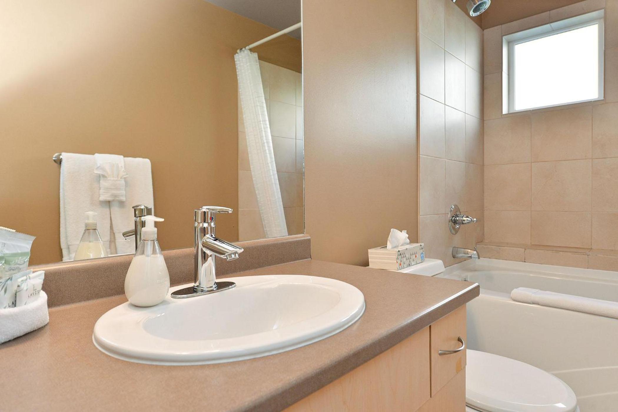 Nature's Gate Executive Estate by EMR Vacation Rentals