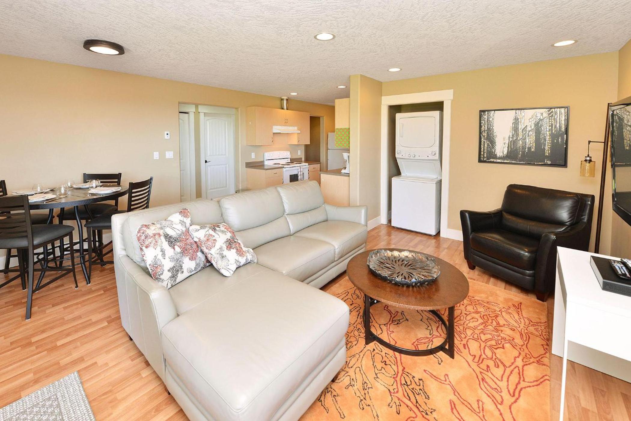 Nature's Gate Executive Estate by EMR Vacation Rentals