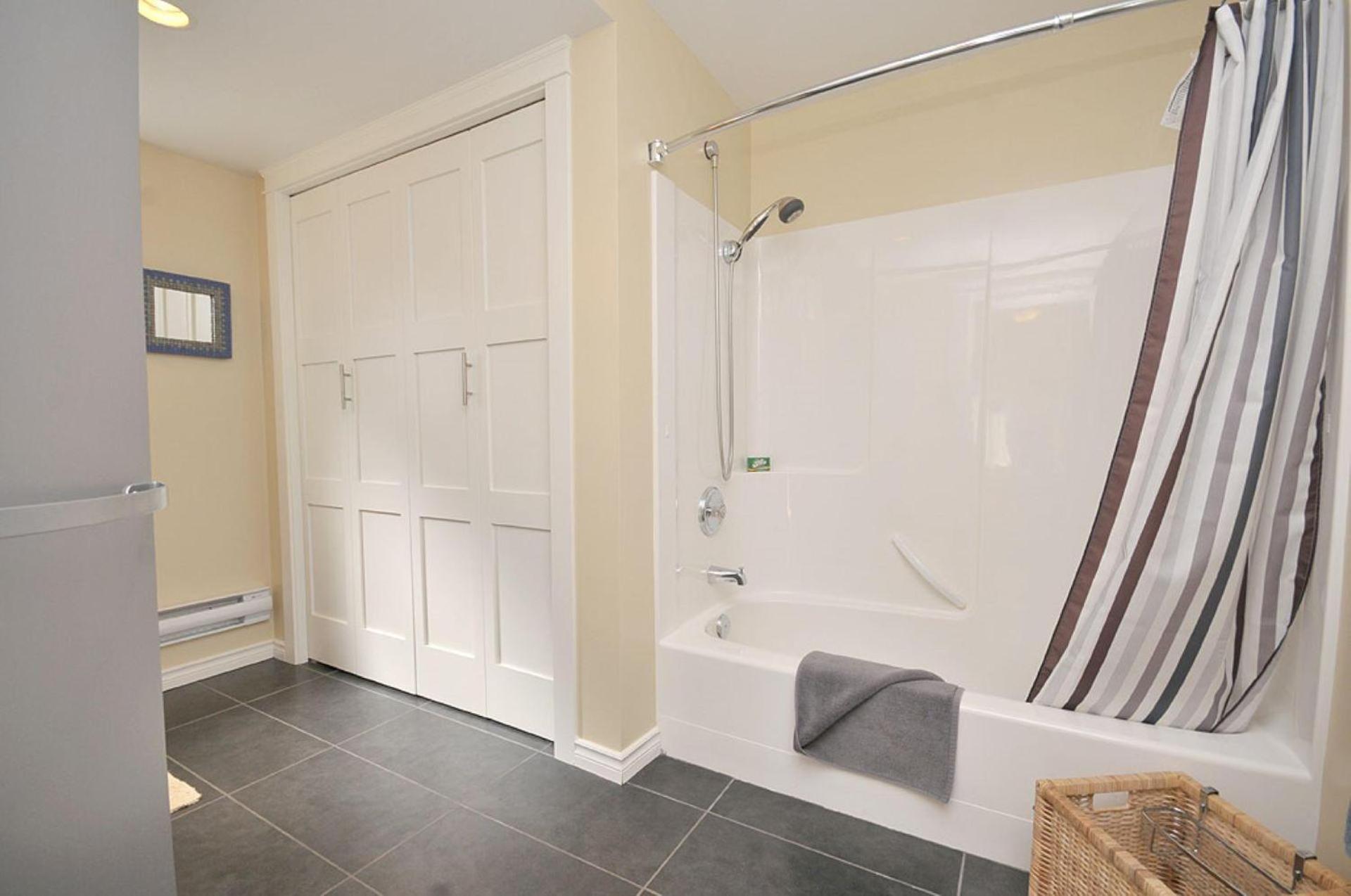 Heron View Cottage by EMR Vacation Rentals