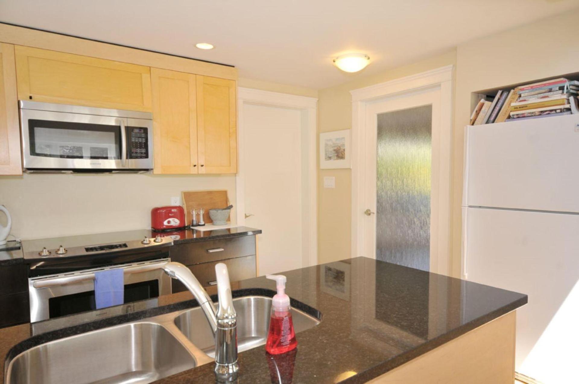 Heron View Cottage by EMR Vacation Rentals
