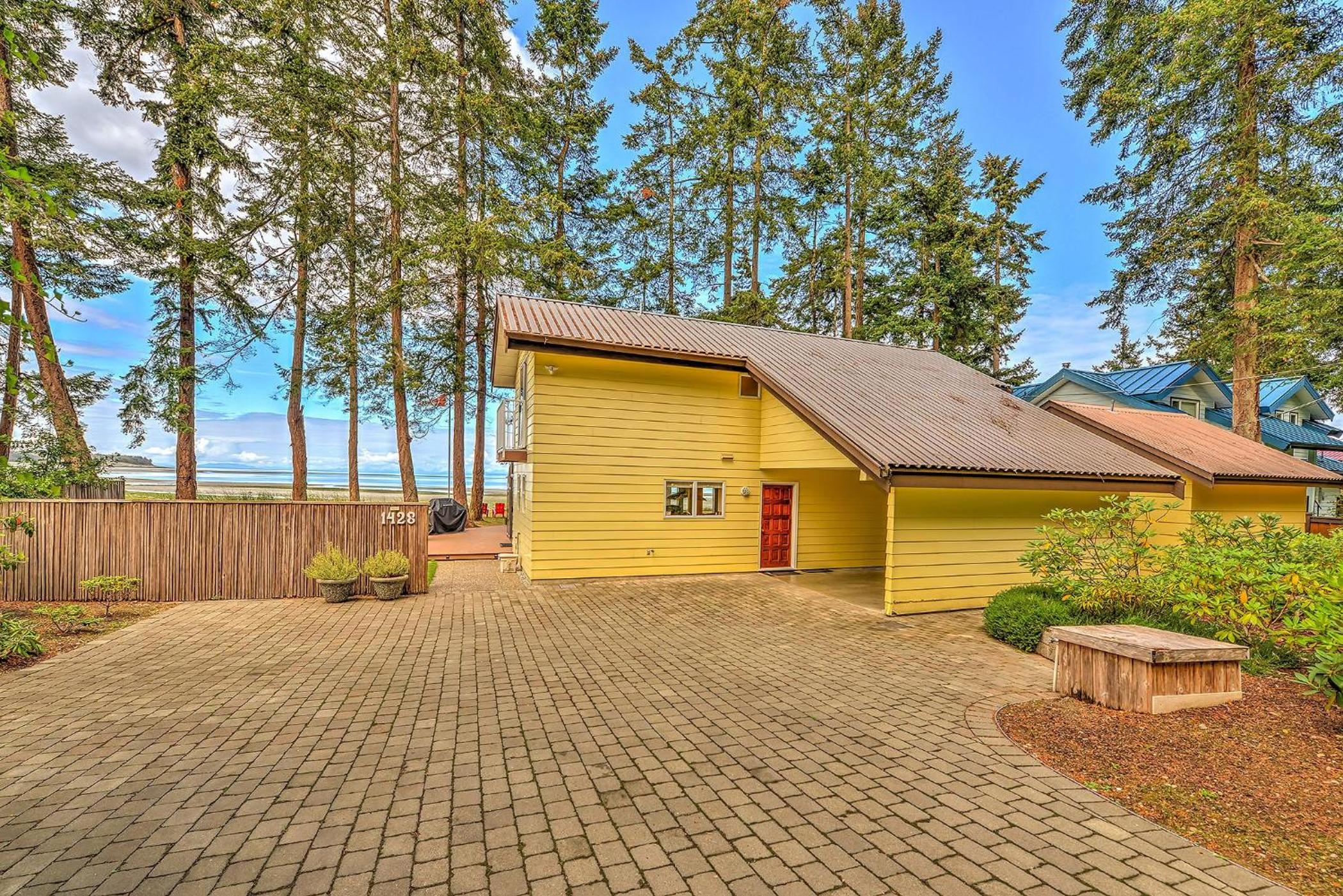 Kye Bay Beach House by EMR Vacation Rentals