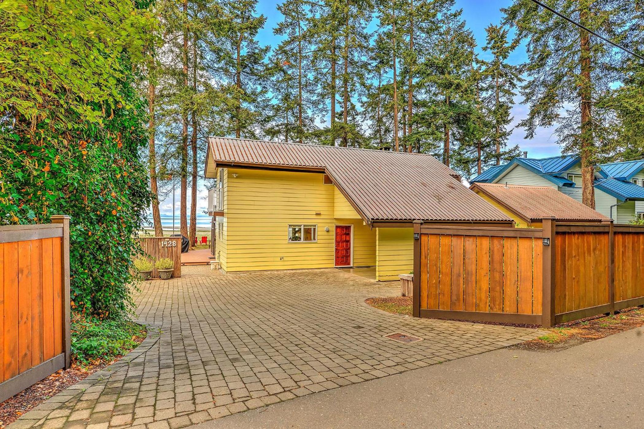 Kye Bay Beach House by EMR Vacation Rentals
