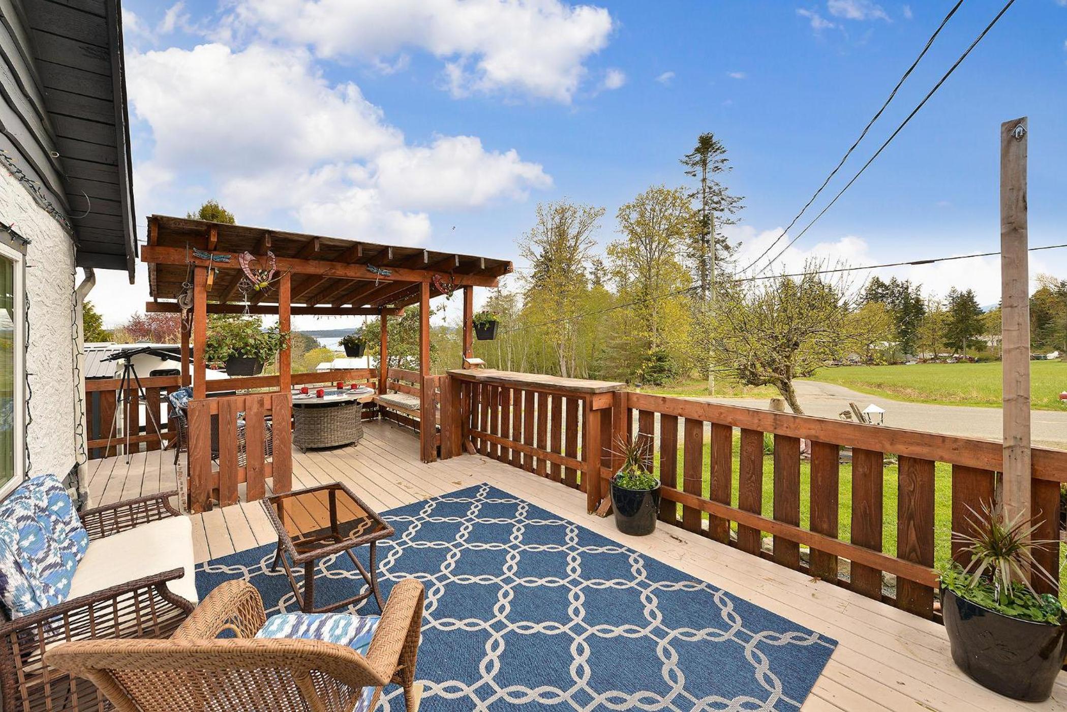 Dragonfly Cottage by EMR Vacation Rentals