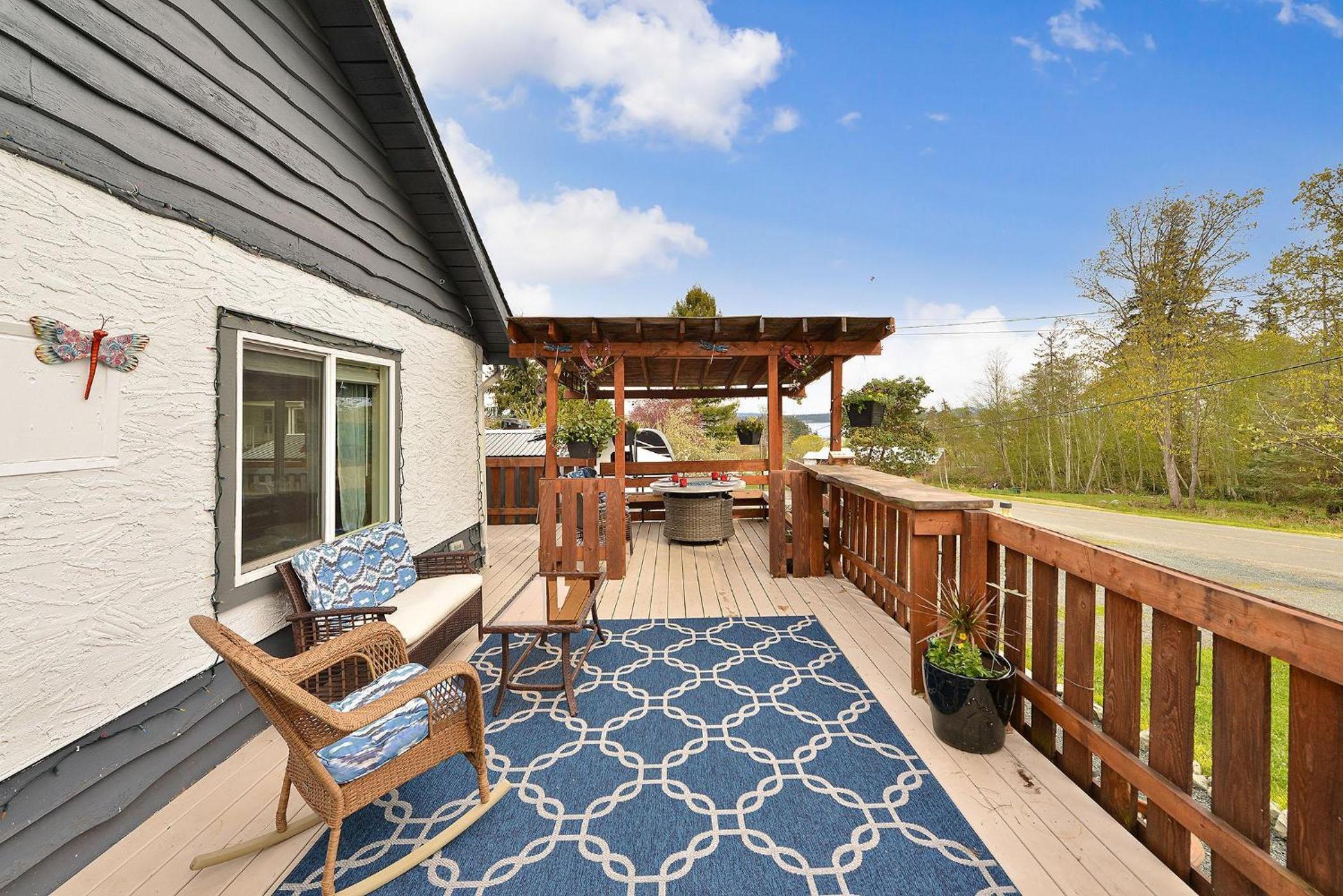 Dragonfly Cottage by EMR Vacation Rentals