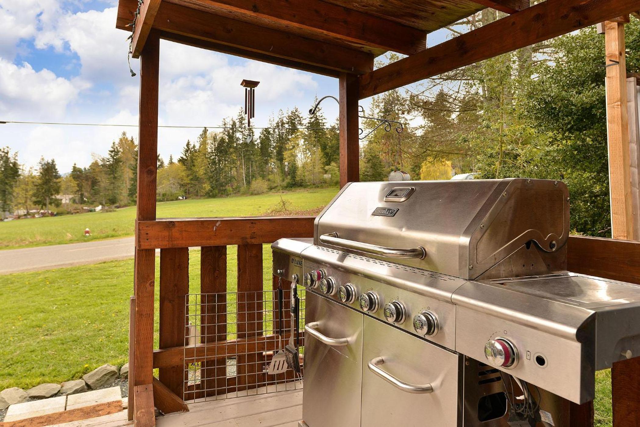 Dragonfly Cottage by EMR Vacation Rentals