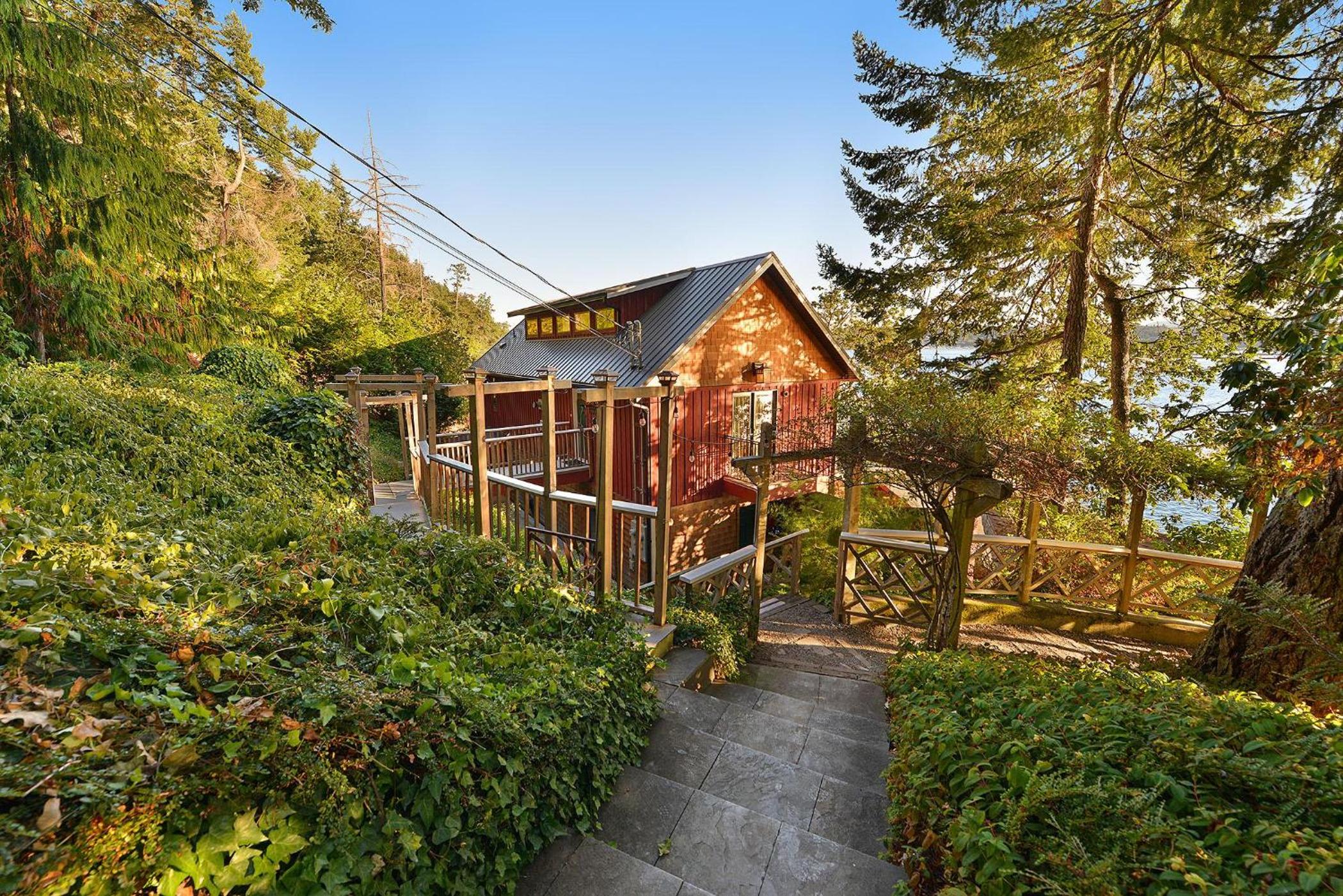 Salishan Chief Suite by EMR Vacation Rentals