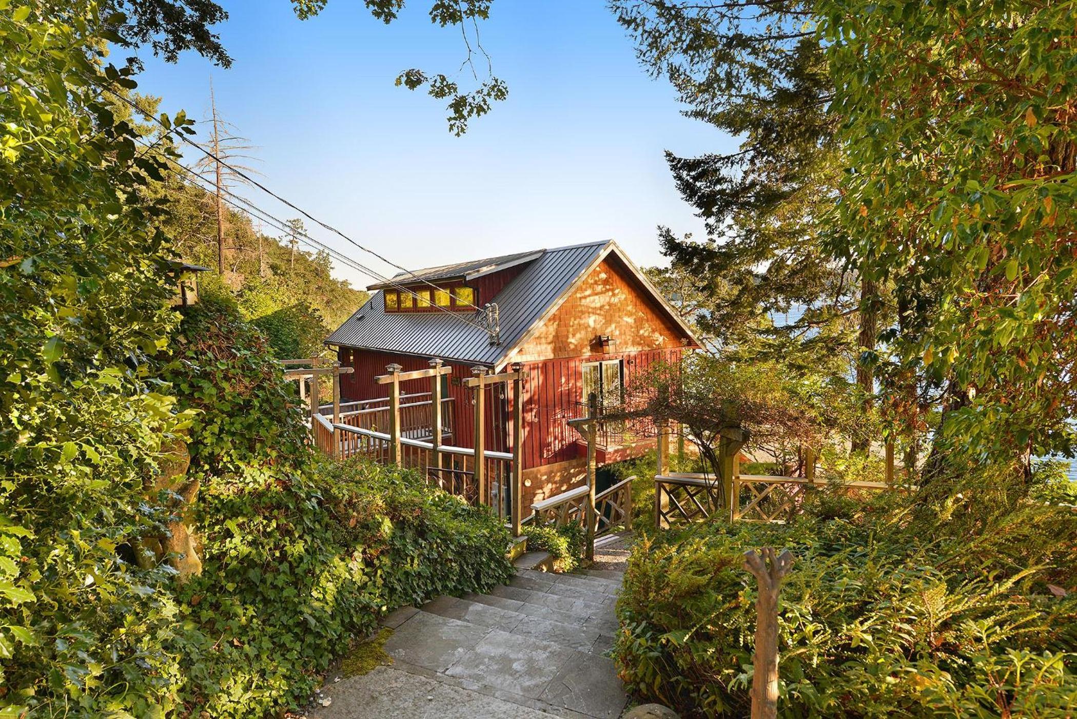 Salishan Chief Suite by EMR Vacation Rentals