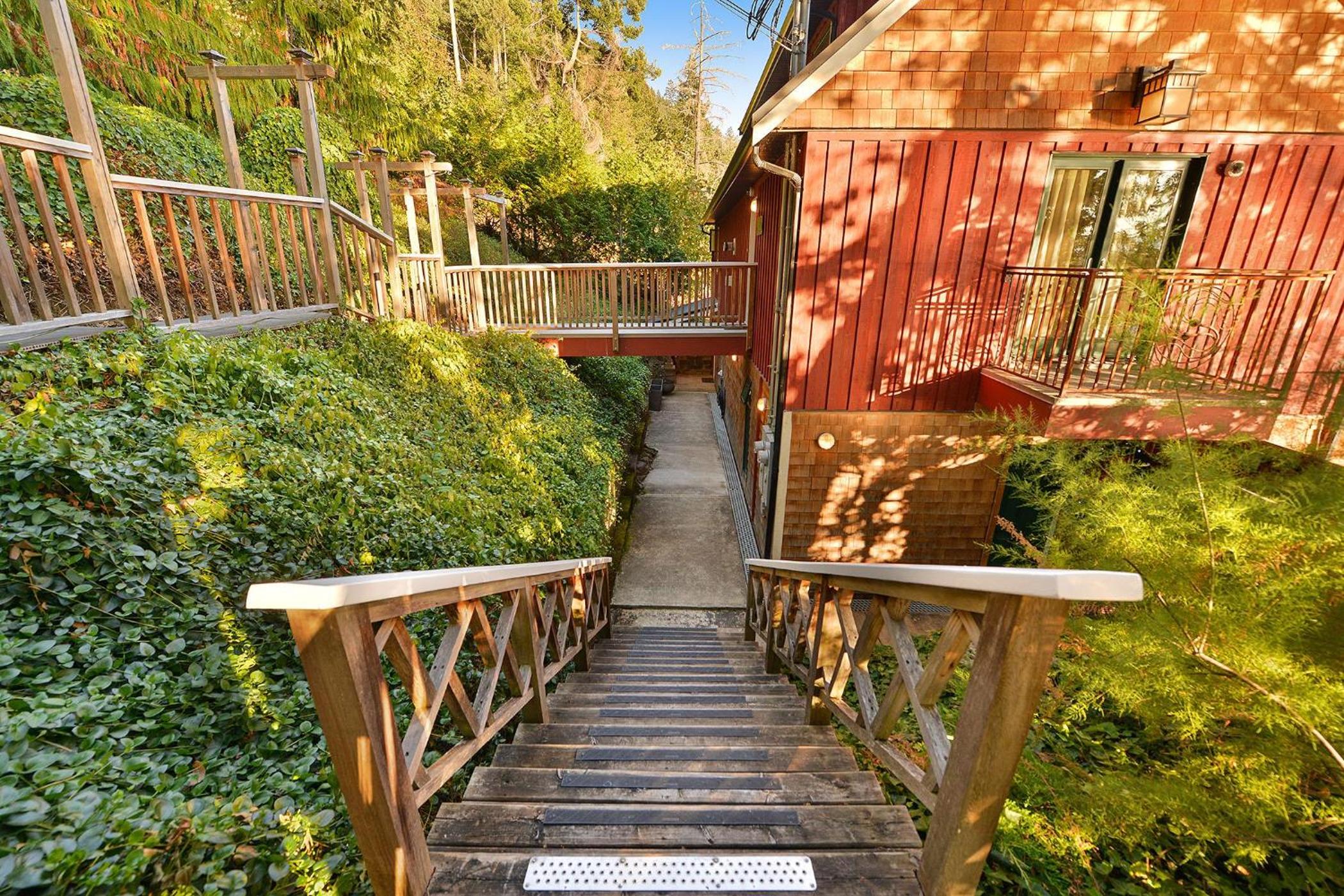Salishan Chief Suite by EMR Vacation Rentals