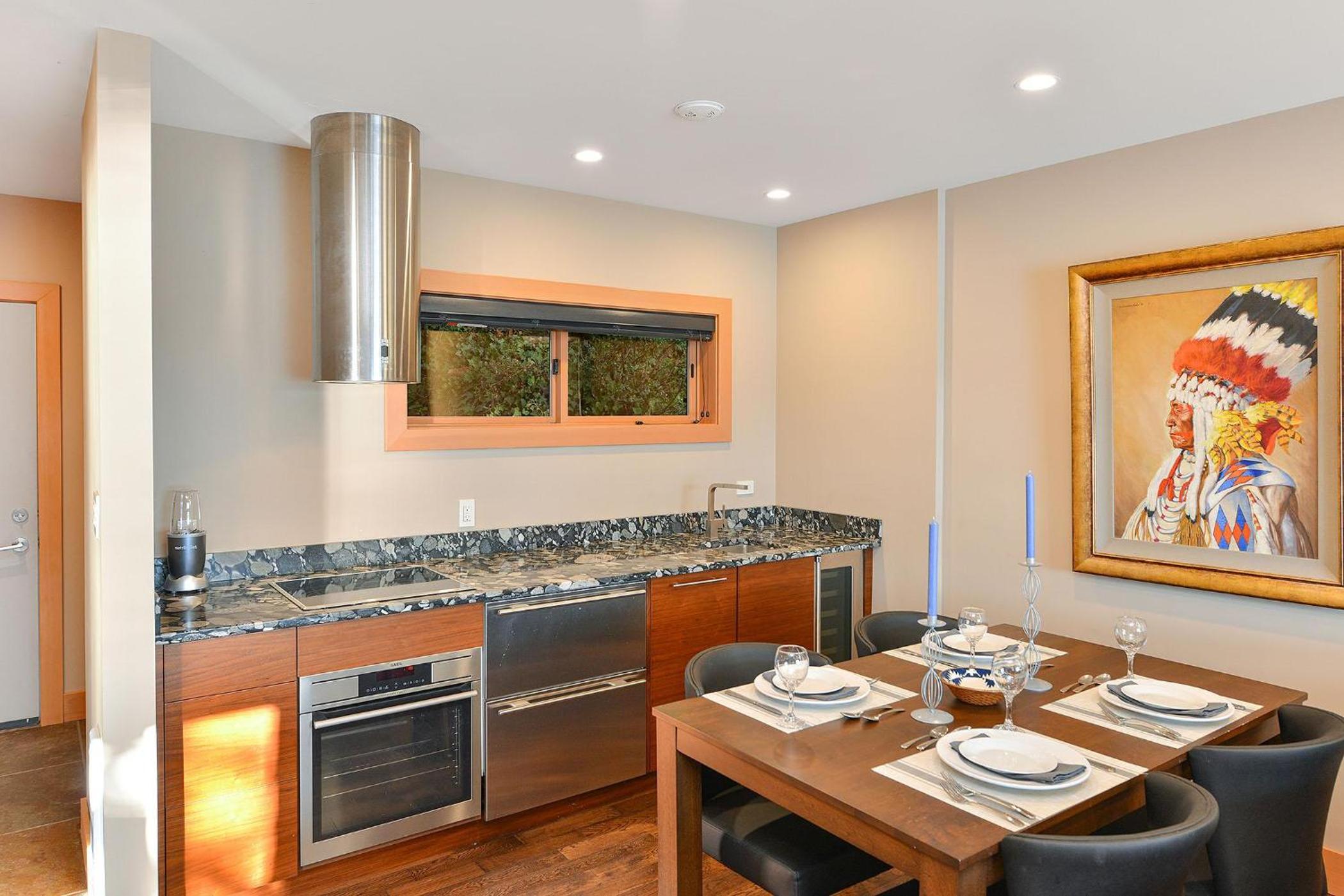 Salishan Chief Suite by EMR Vacation Rentals