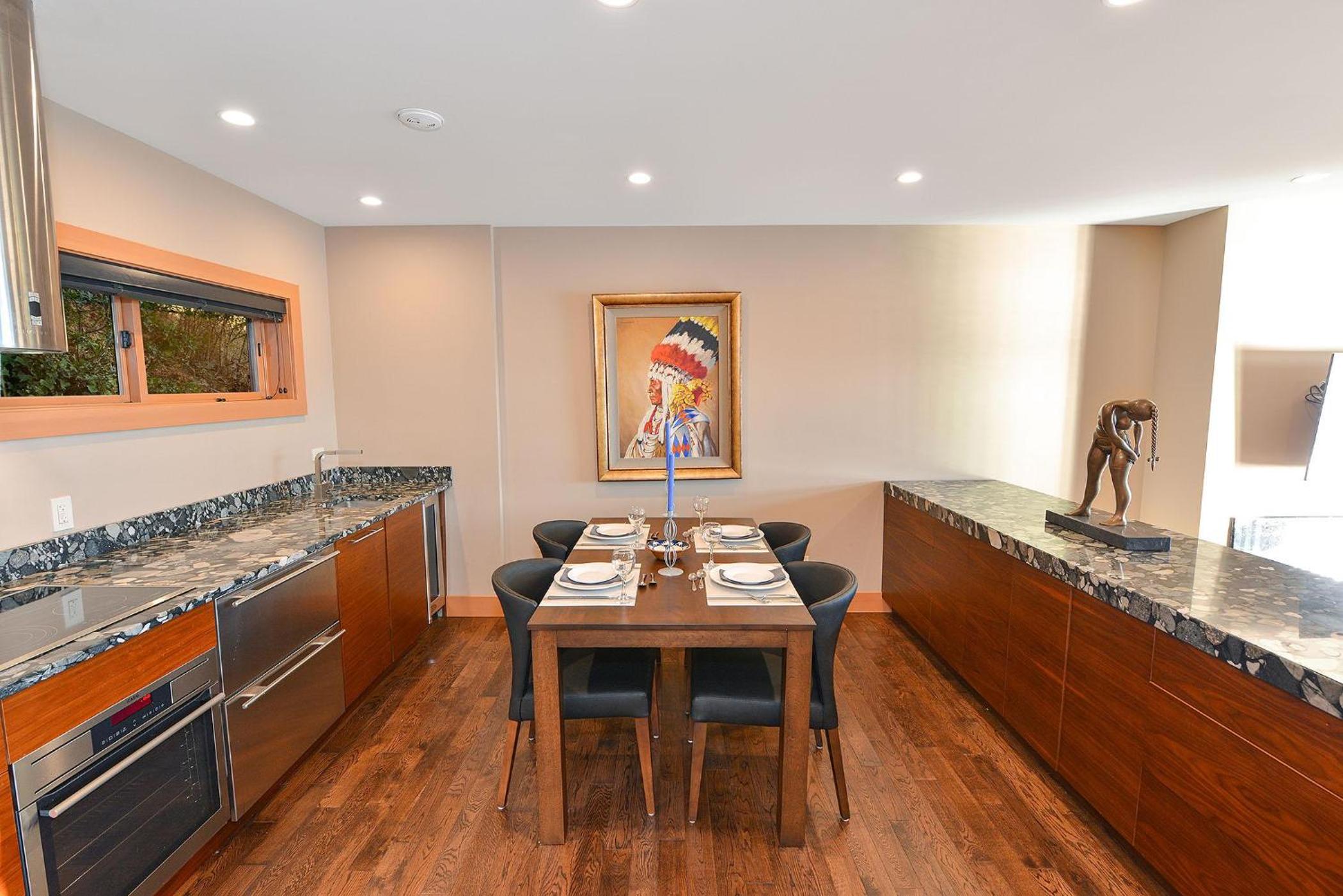 Salishan Chief Suite by EMR Vacation Rentals