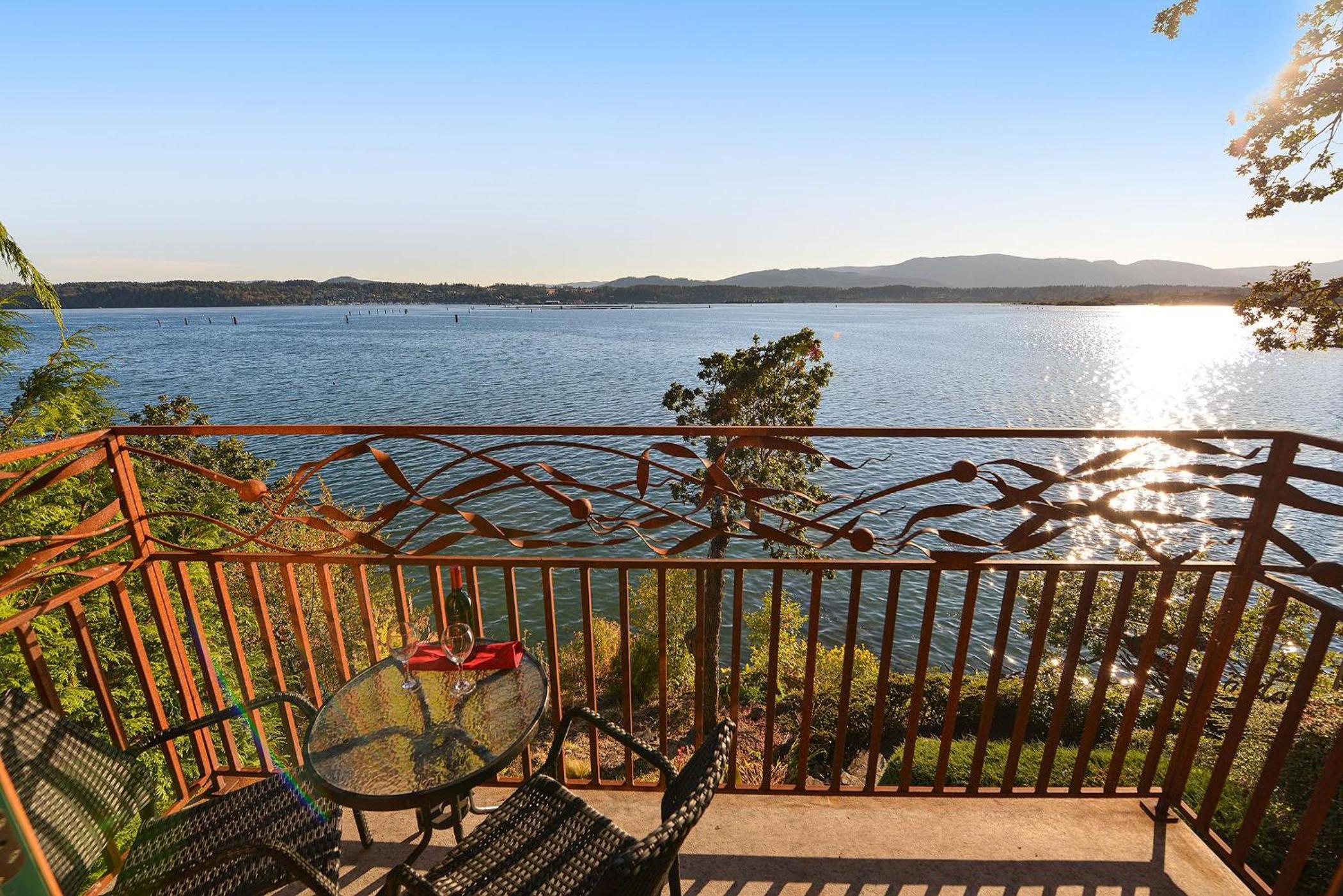 Salishan Chief Suite by EMR Vacation Rentals