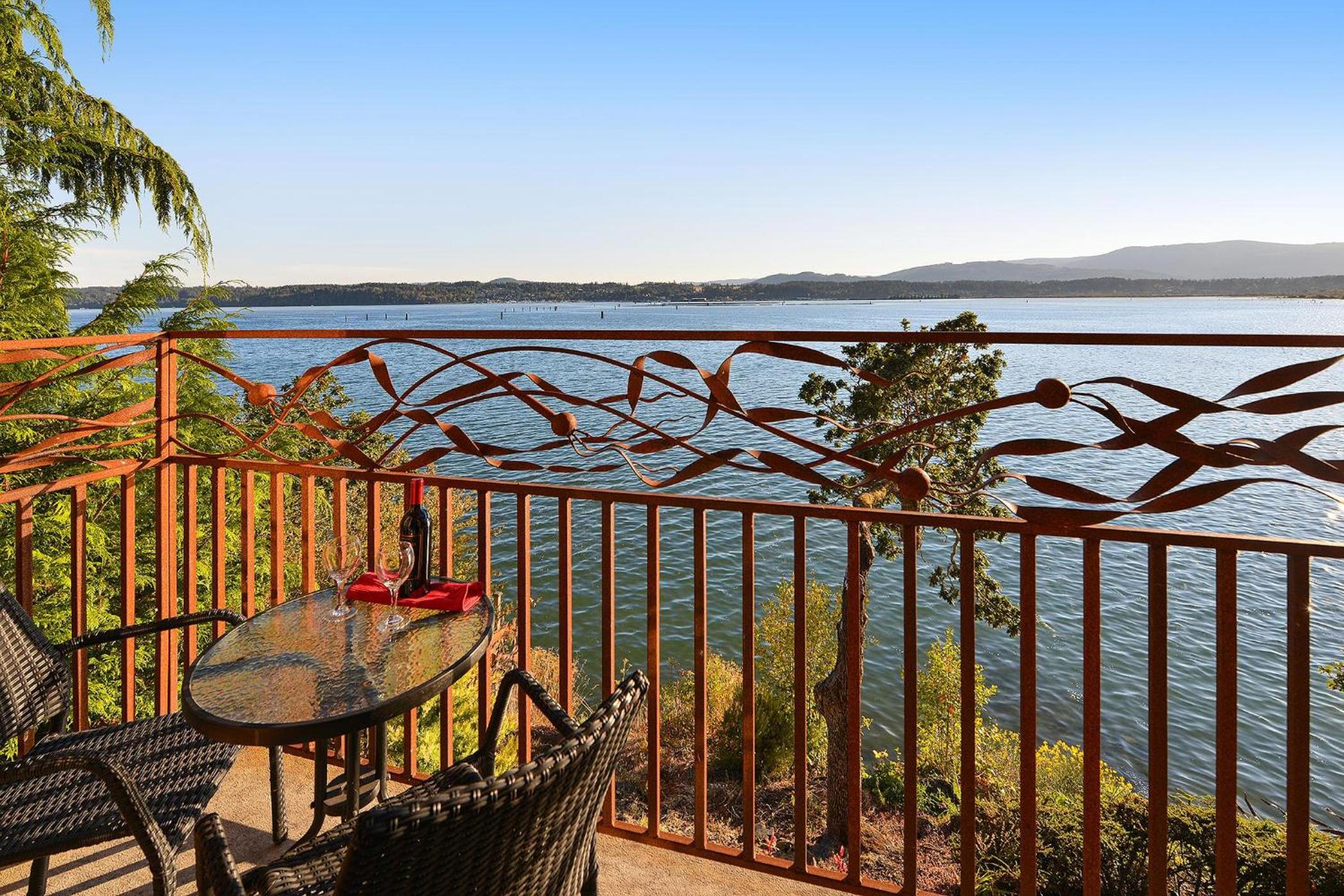 Salishan Chief Suite by EMR Vacation Rentals