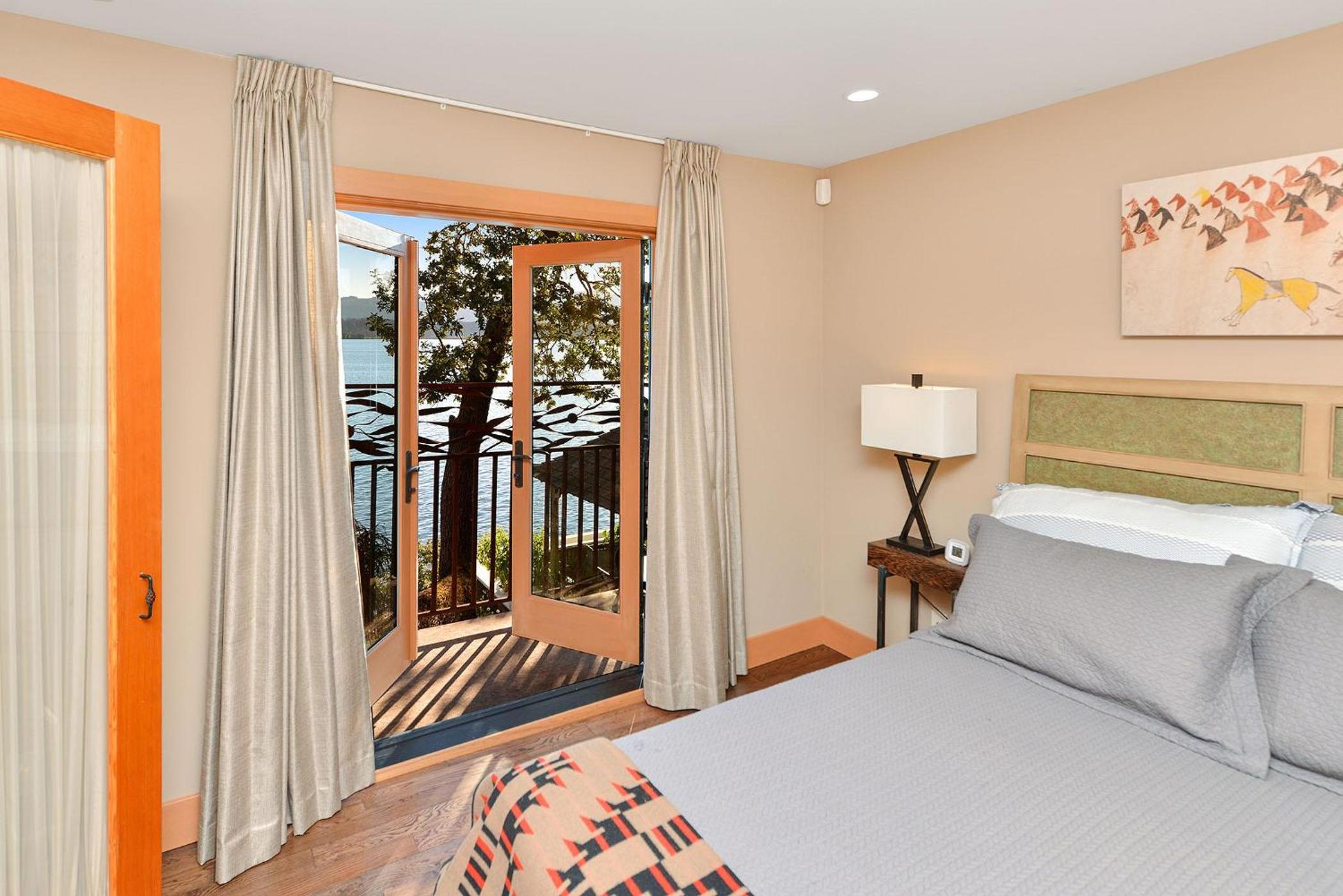Salishan Chief Suite by EMR Vacation Rentals