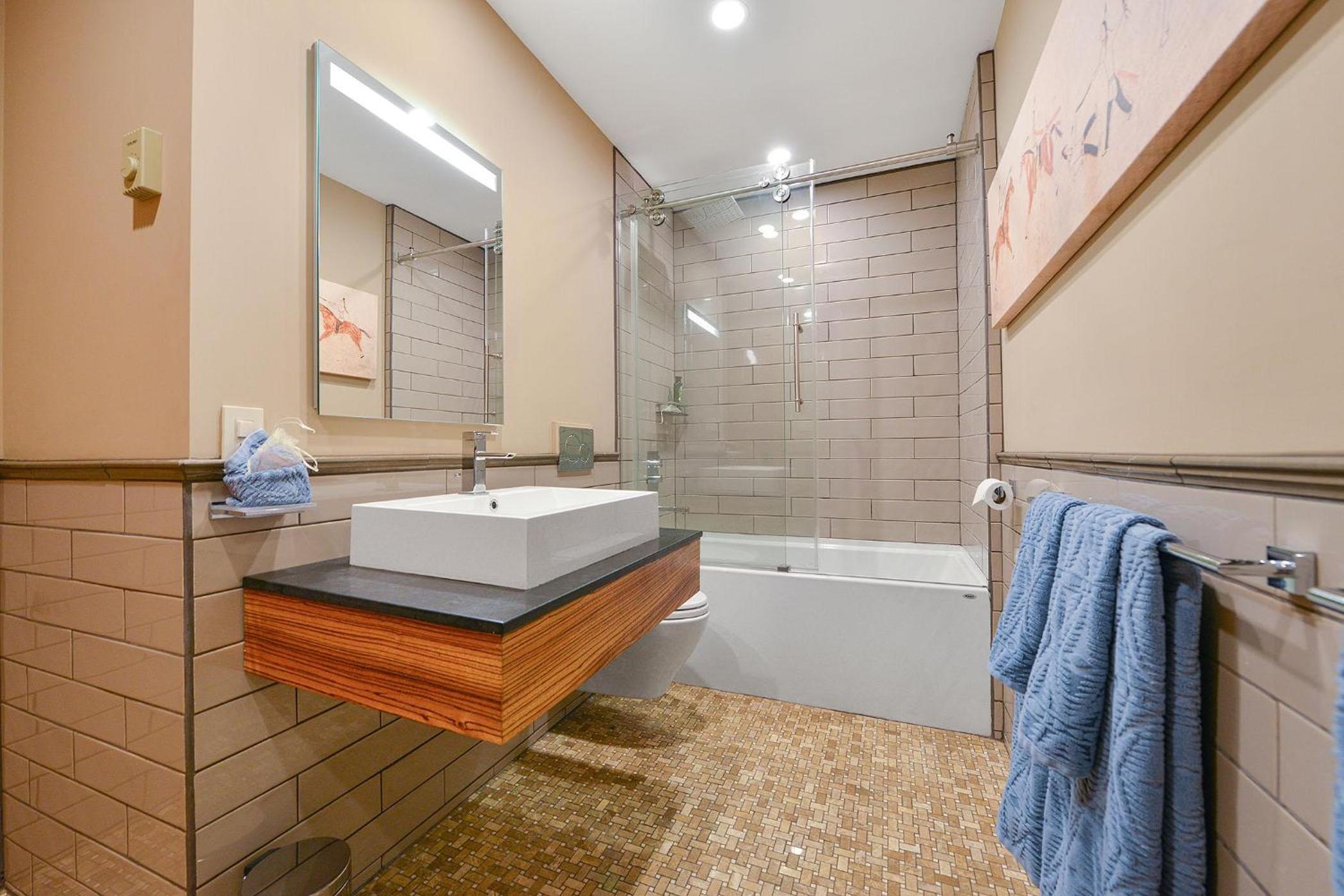Salishan Chief Suite by EMR Vacation Rentals