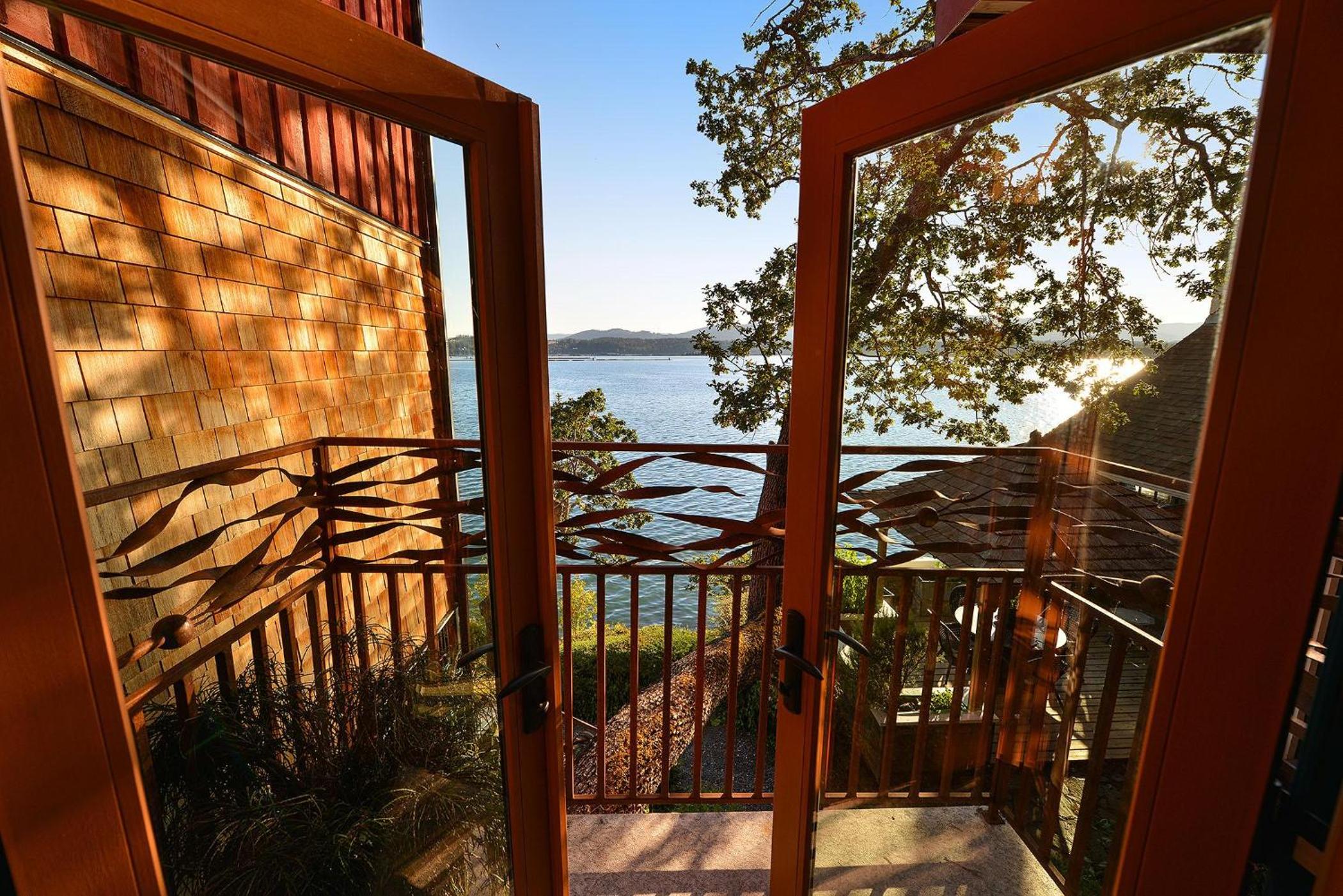 Salishan Chief Suite by EMR Vacation Rentals
